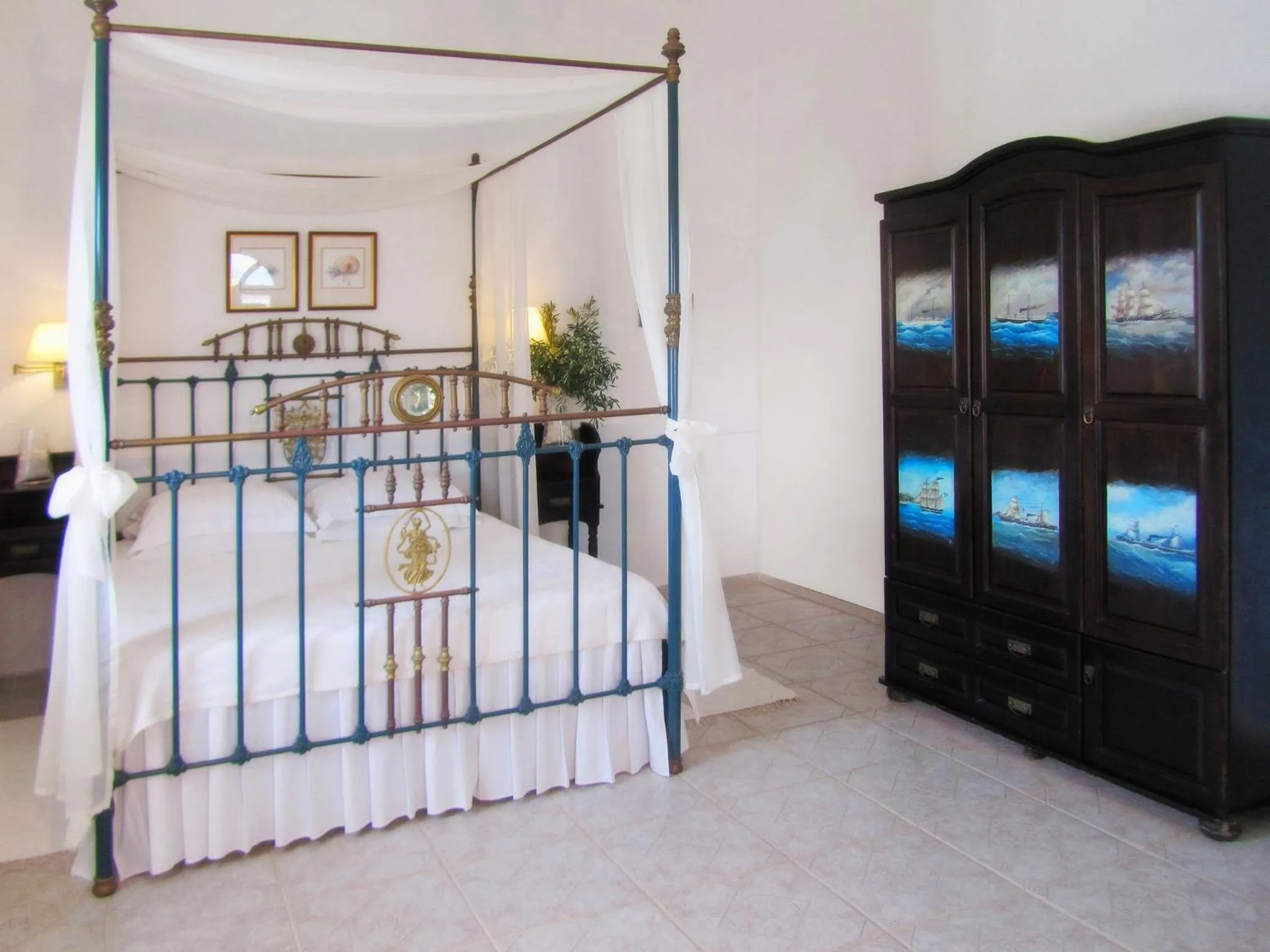 Bedroom, Bed in Porto Scoutari Romantic Hotel