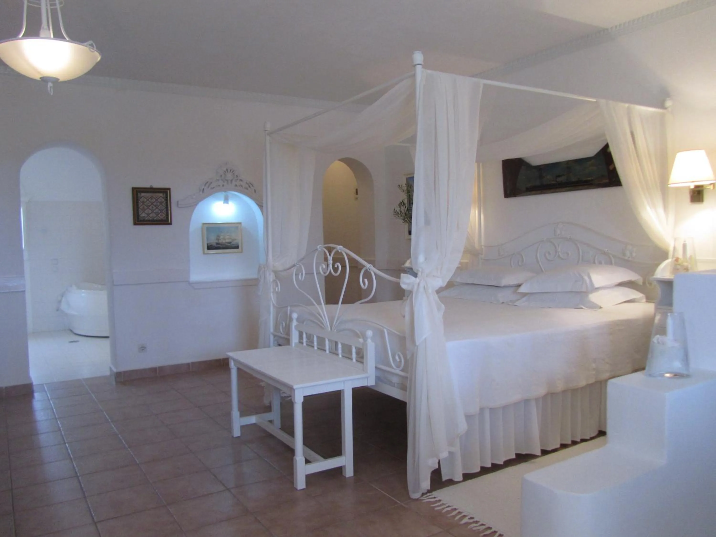 Bedroom, Bed in Porto Scoutari Romantic Hotel