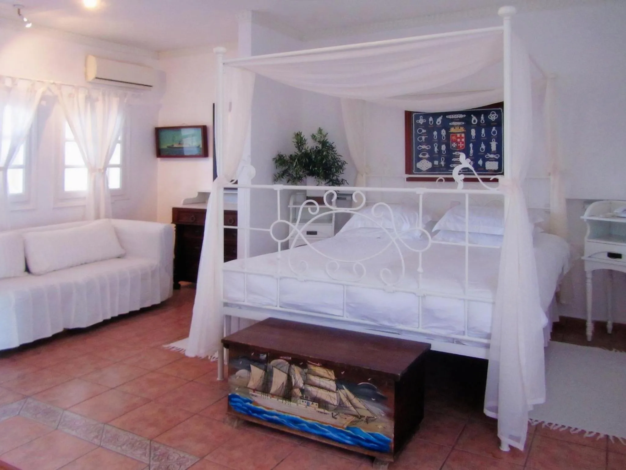 Bedroom, Bed in Porto Scoutari Romantic Hotel