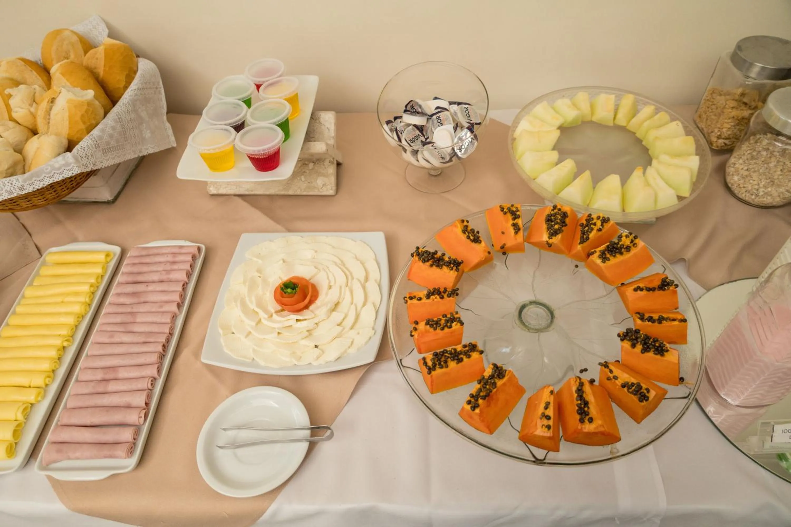 Food and drinks in Golden Suíte Hotel