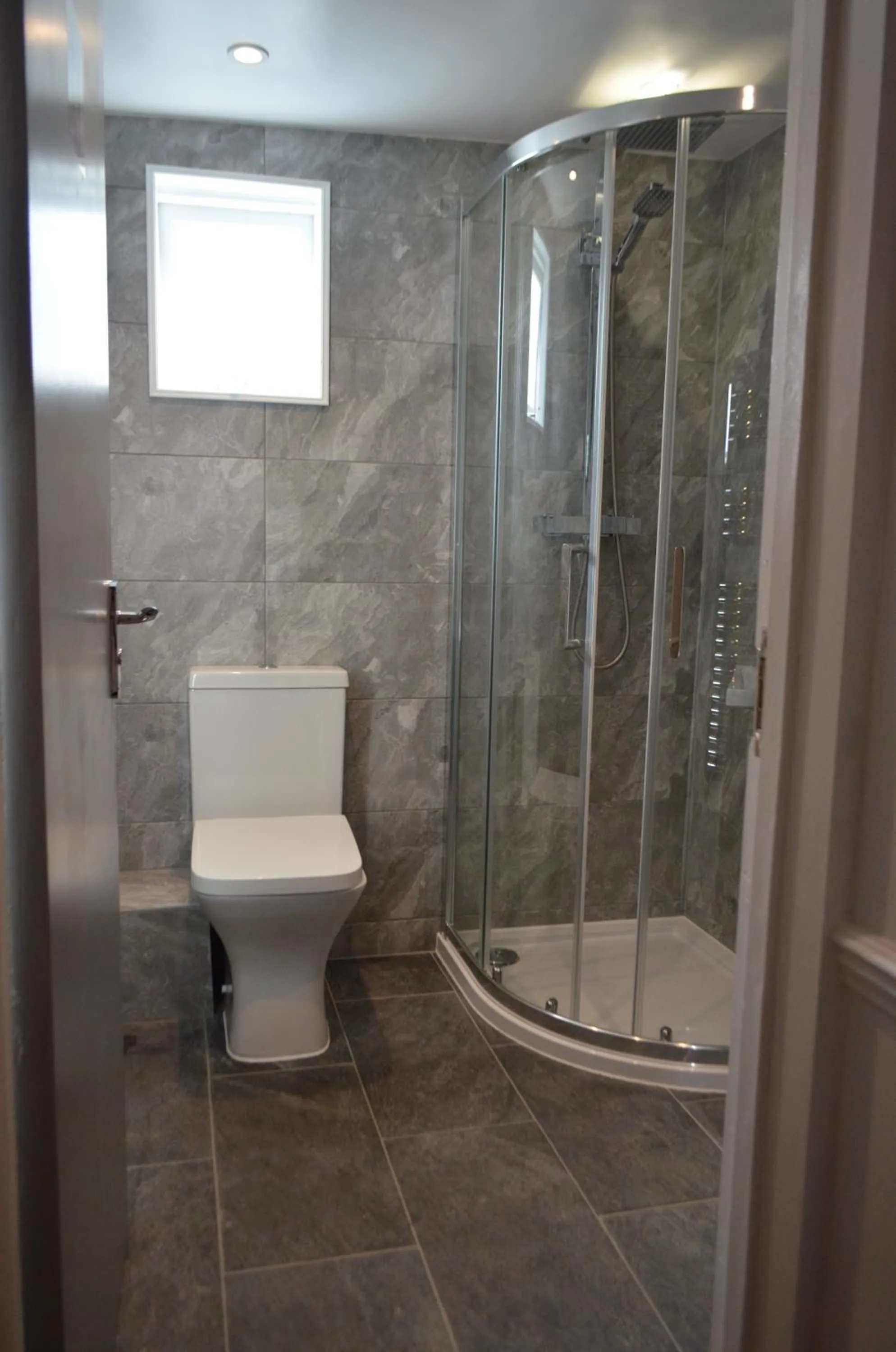 Shower in Relax Inn Guest House