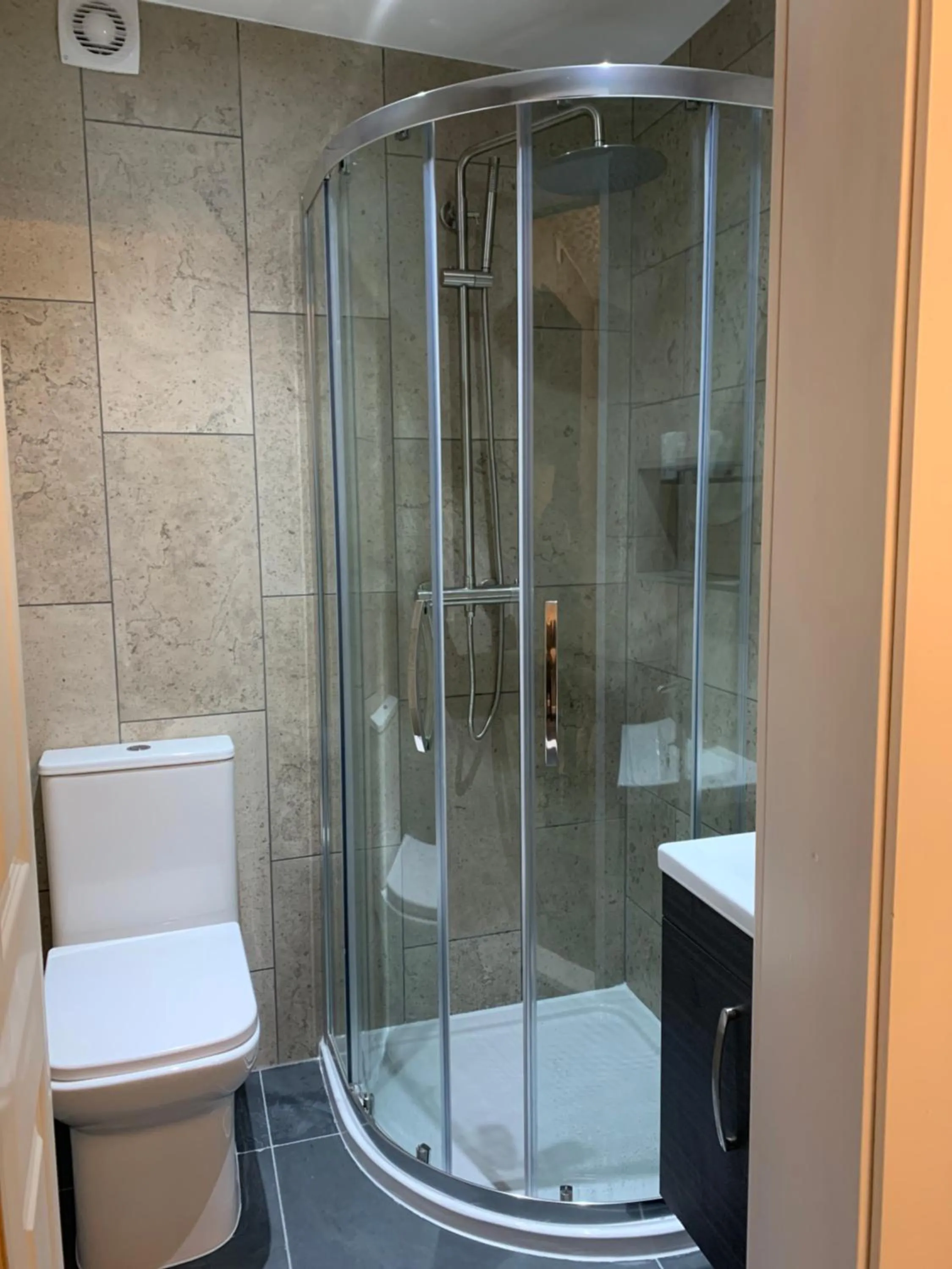 Shower in Relax Inn Guest House