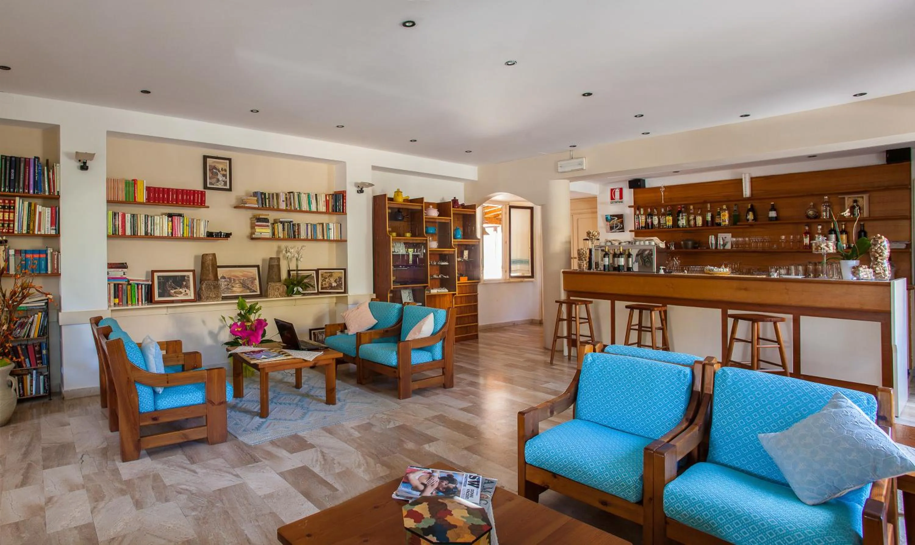 Communal lounge/ TV room in Hotel Sandalyon