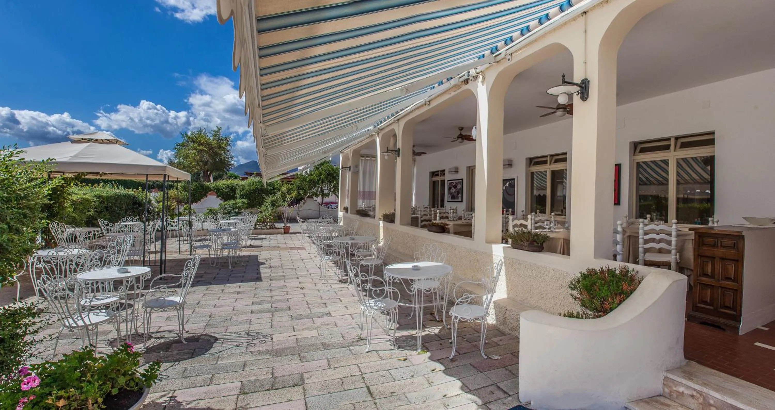 Restaurant/places to eat in Hotel Sandalyon