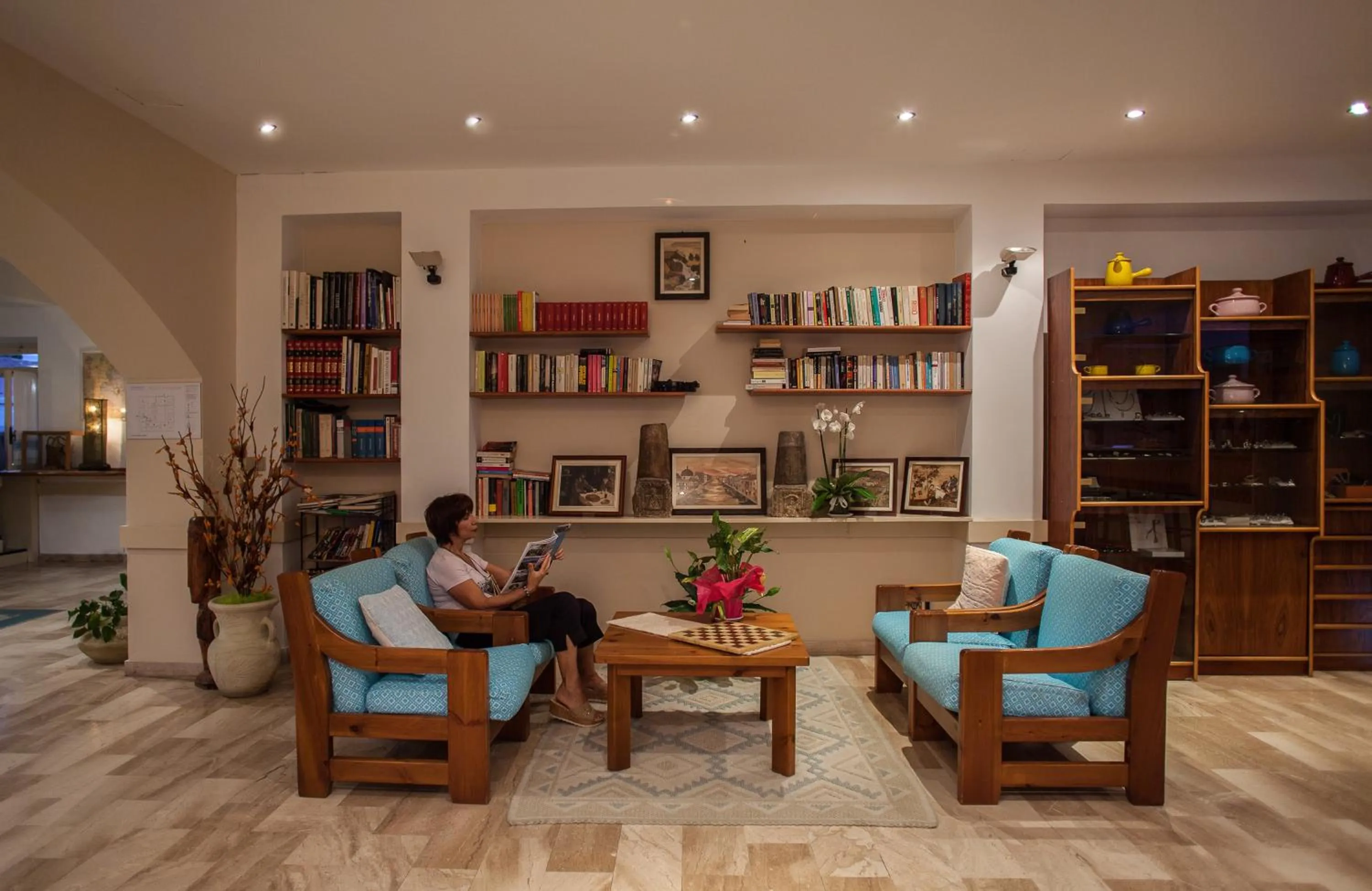 Communal lounge/ TV room in Hotel Sandalyon