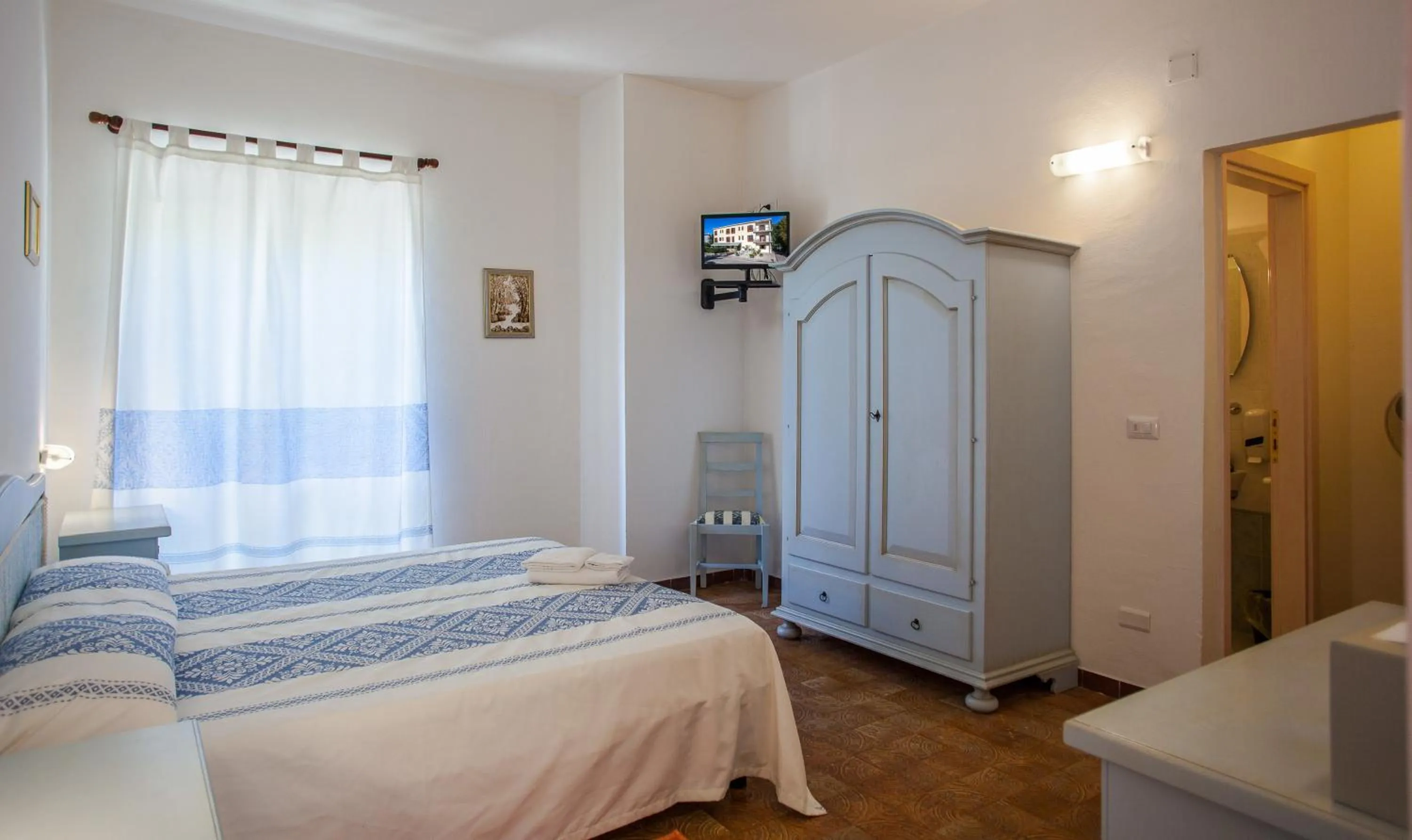 Photo of the whole room, Bed in Hotel Sandalyon