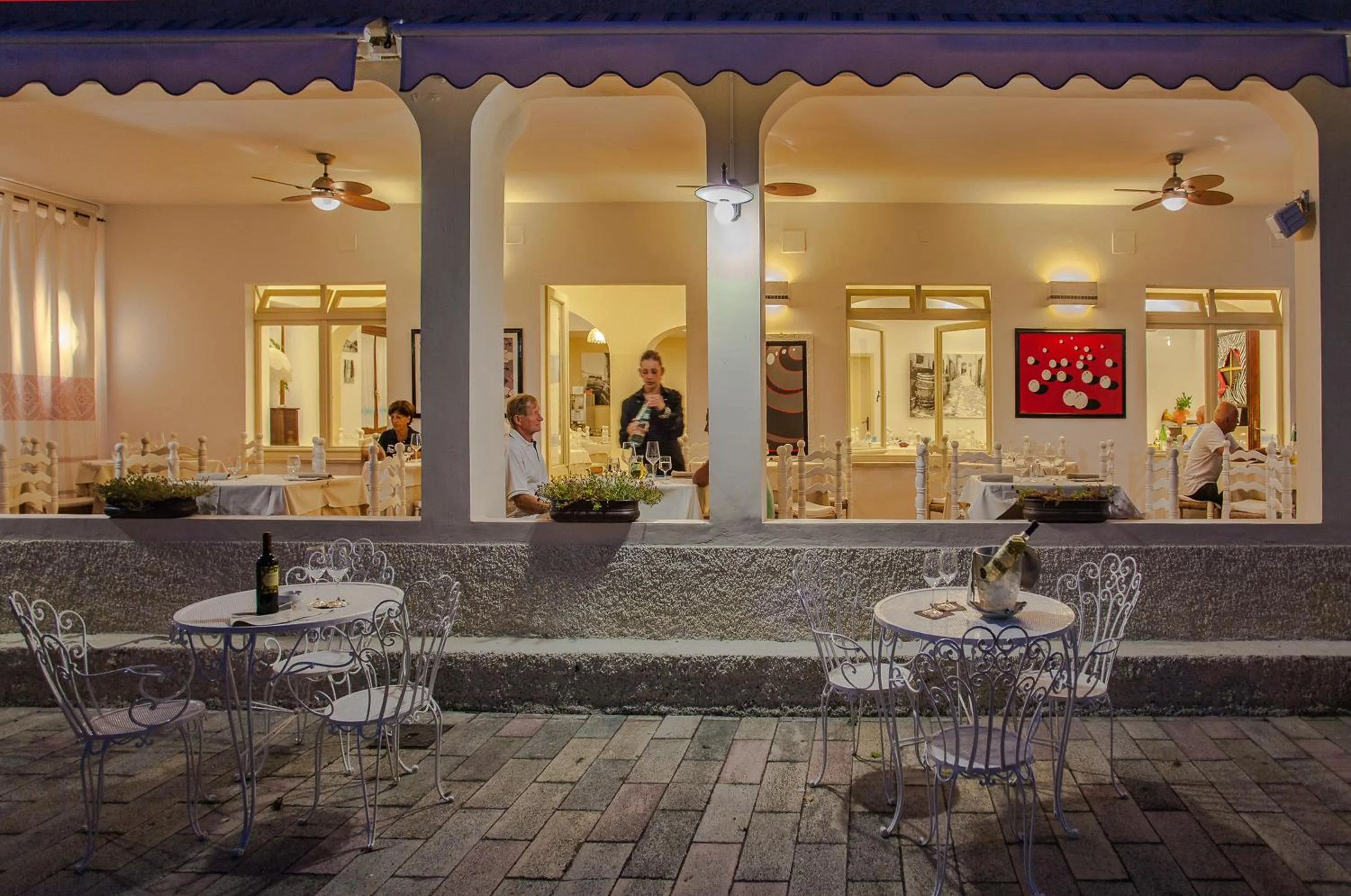 Restaurant/places to eat in Hotel Sandalyon