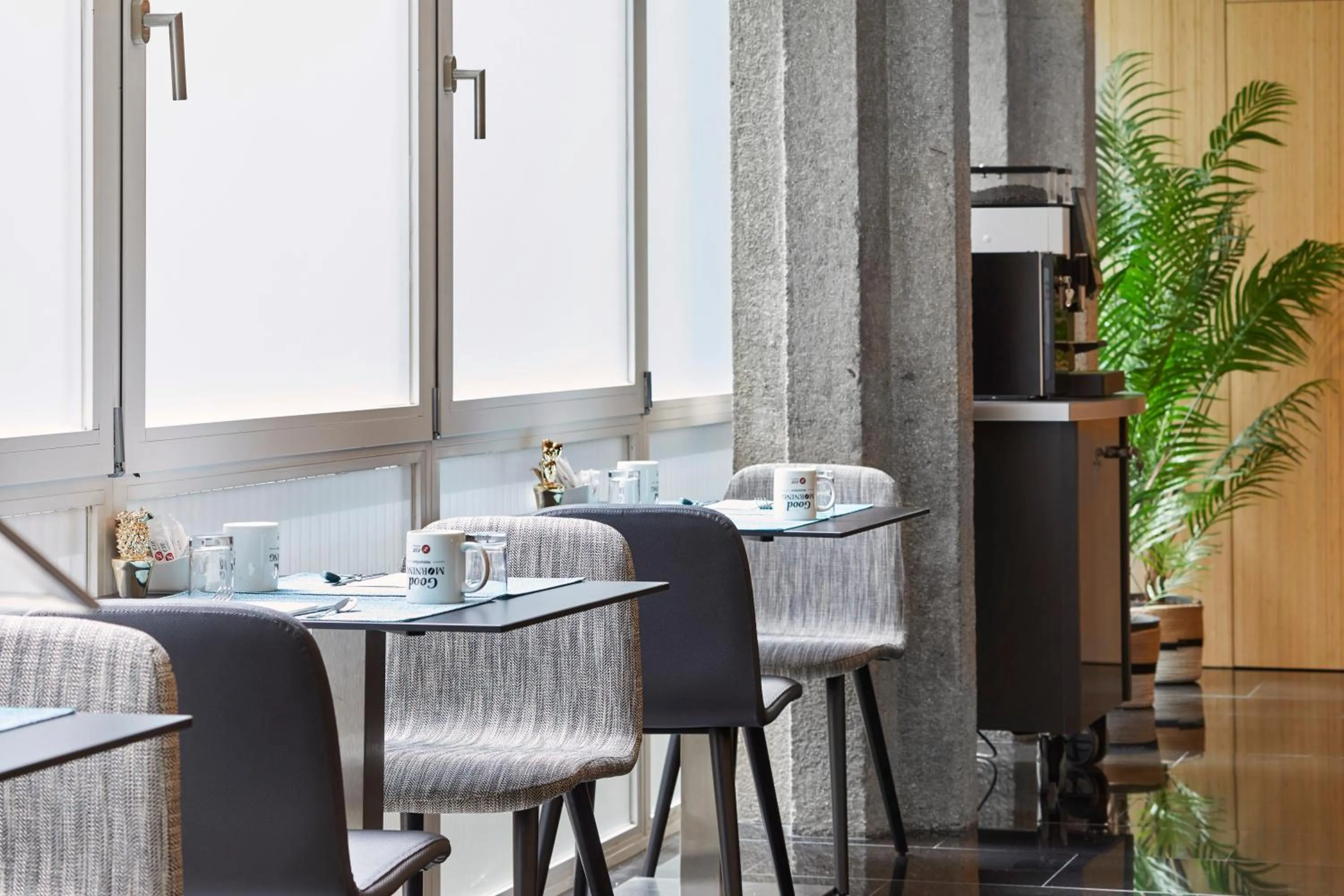 Food and drinks in Exe Plaza Catalunya