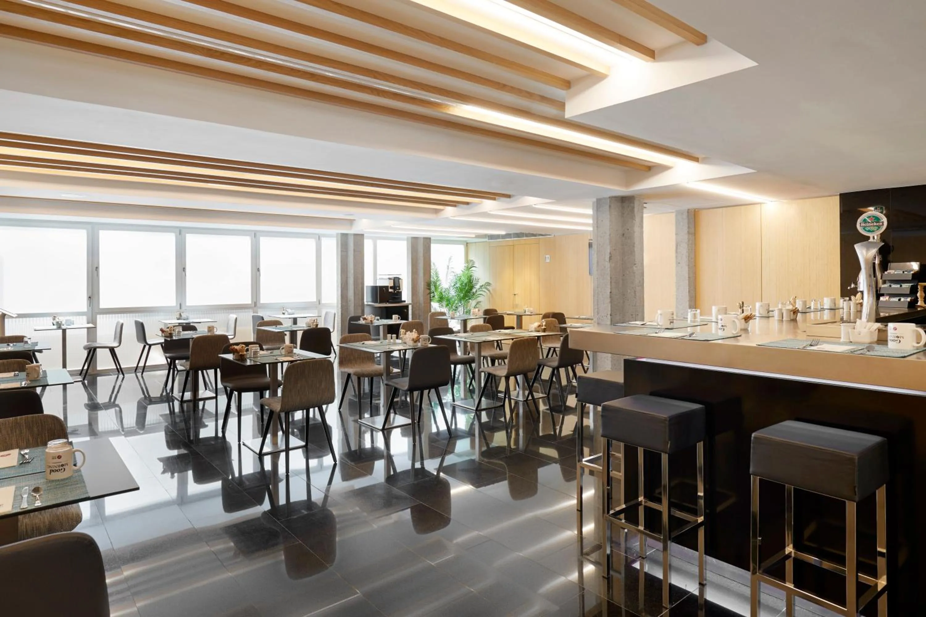 Food and drinks in Exe Plaza Catalunya