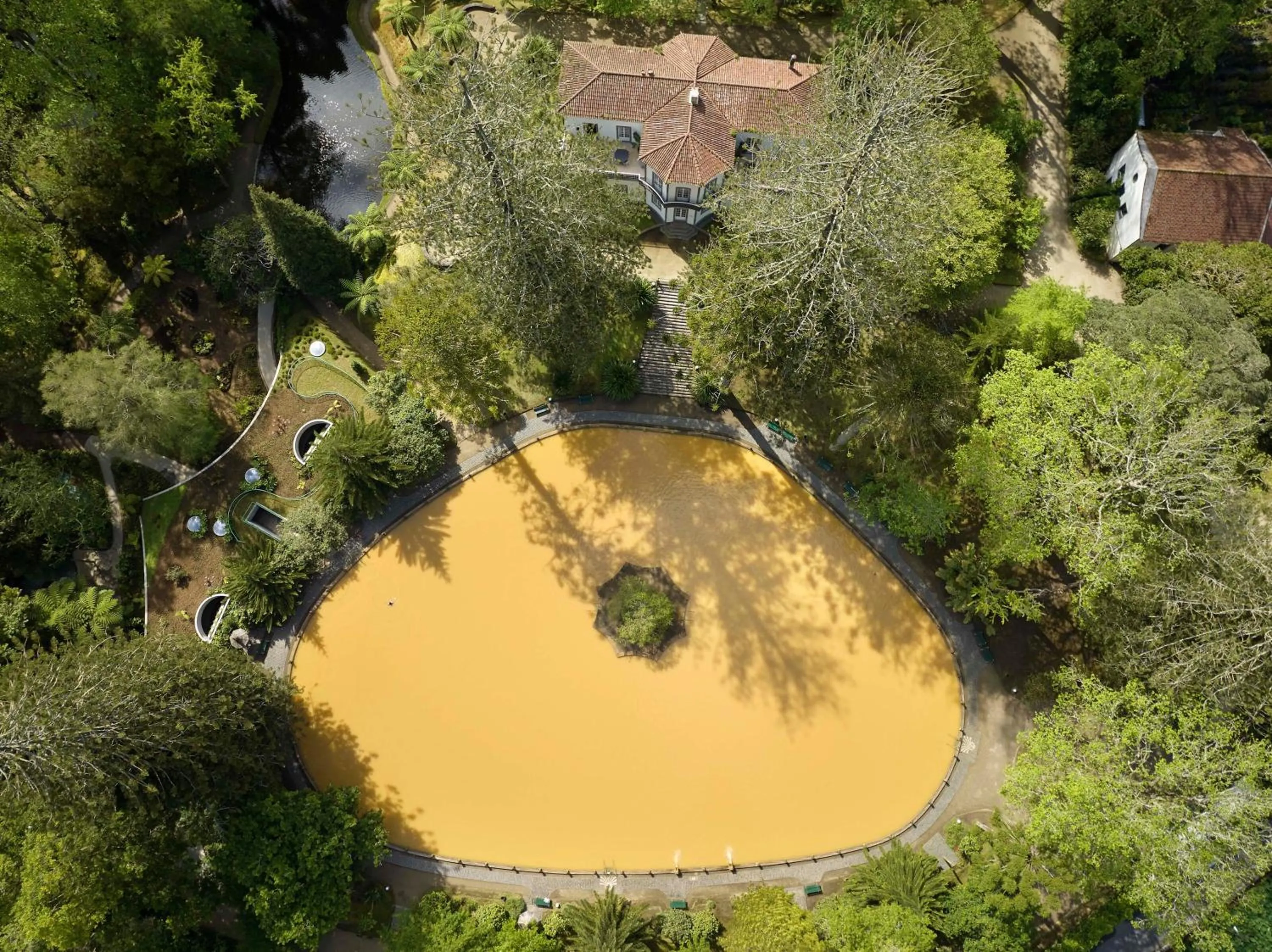 Swimming pool in Terra Nostra Garden Hotel