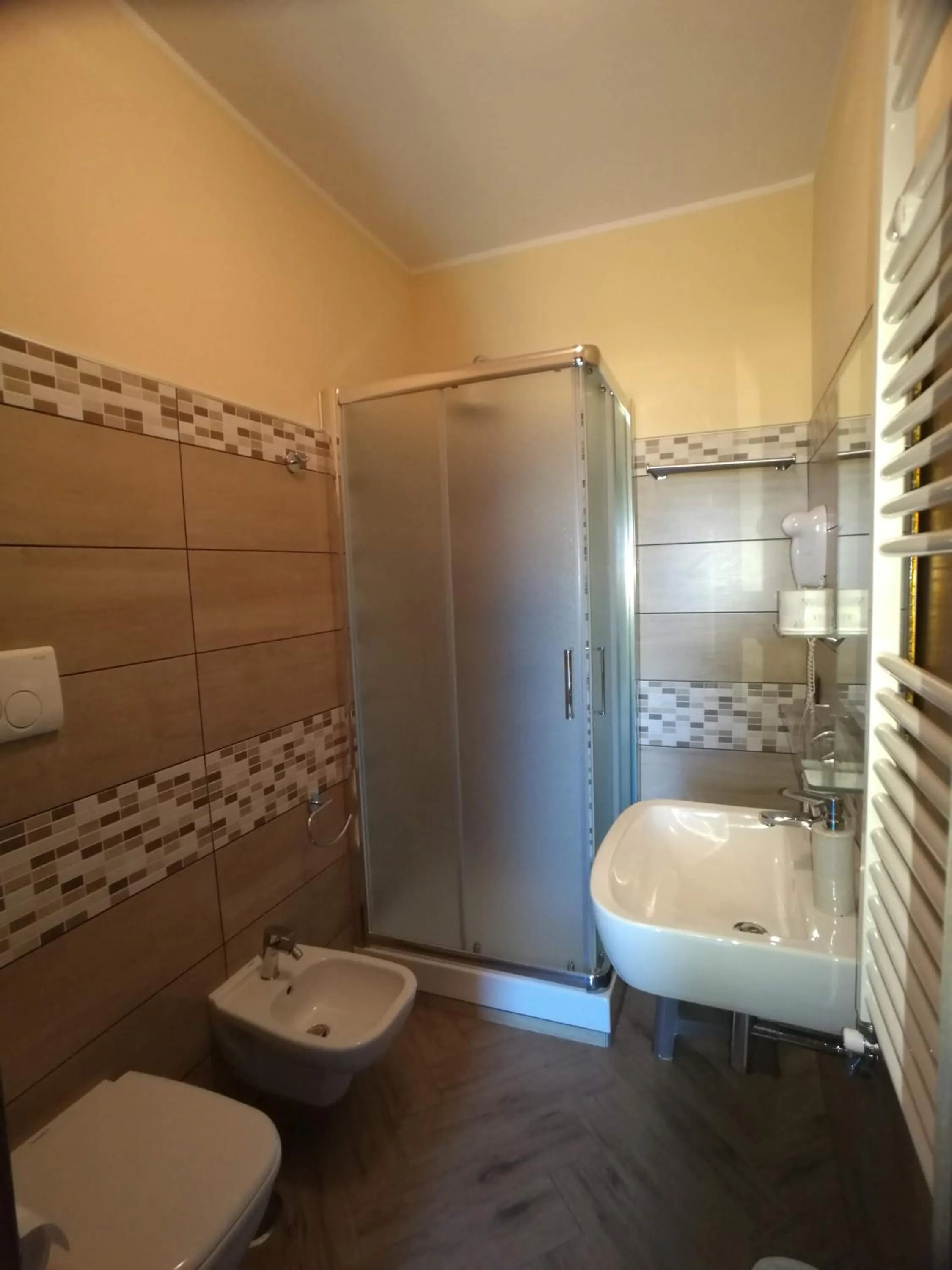 Shower in Lacus Pensilis