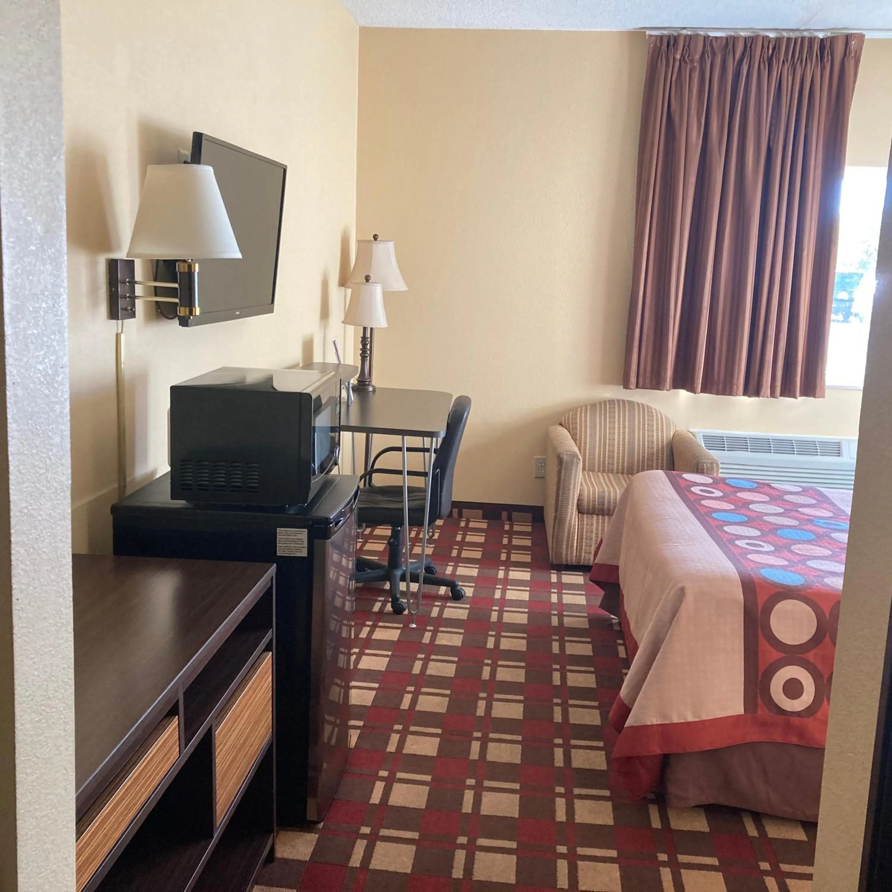 Bed in Super 8 by Wyndham Martinsville
