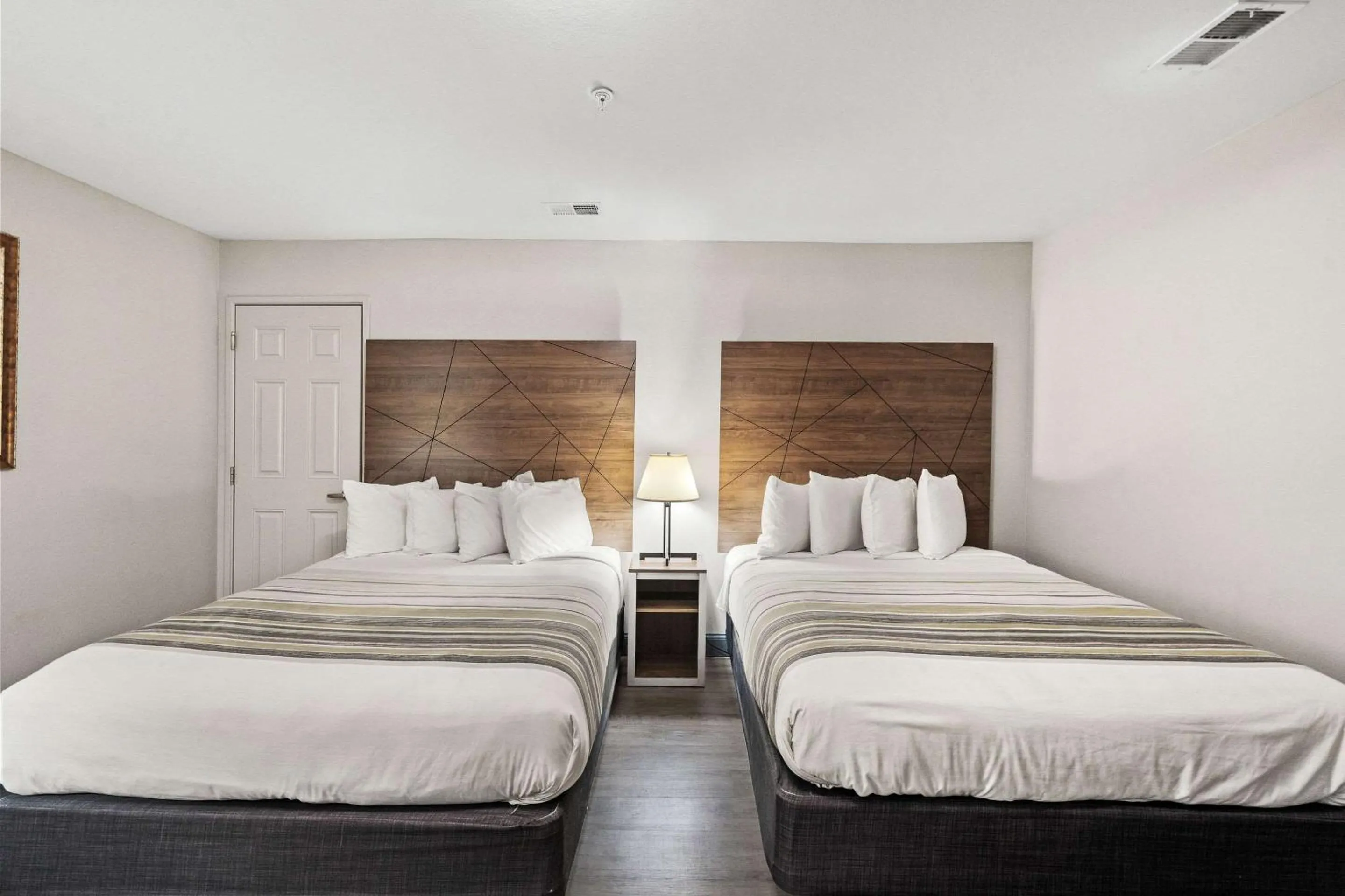 Bedroom, Bed in Country Inn & Suites by Radisson, Myrtle Beach, SC