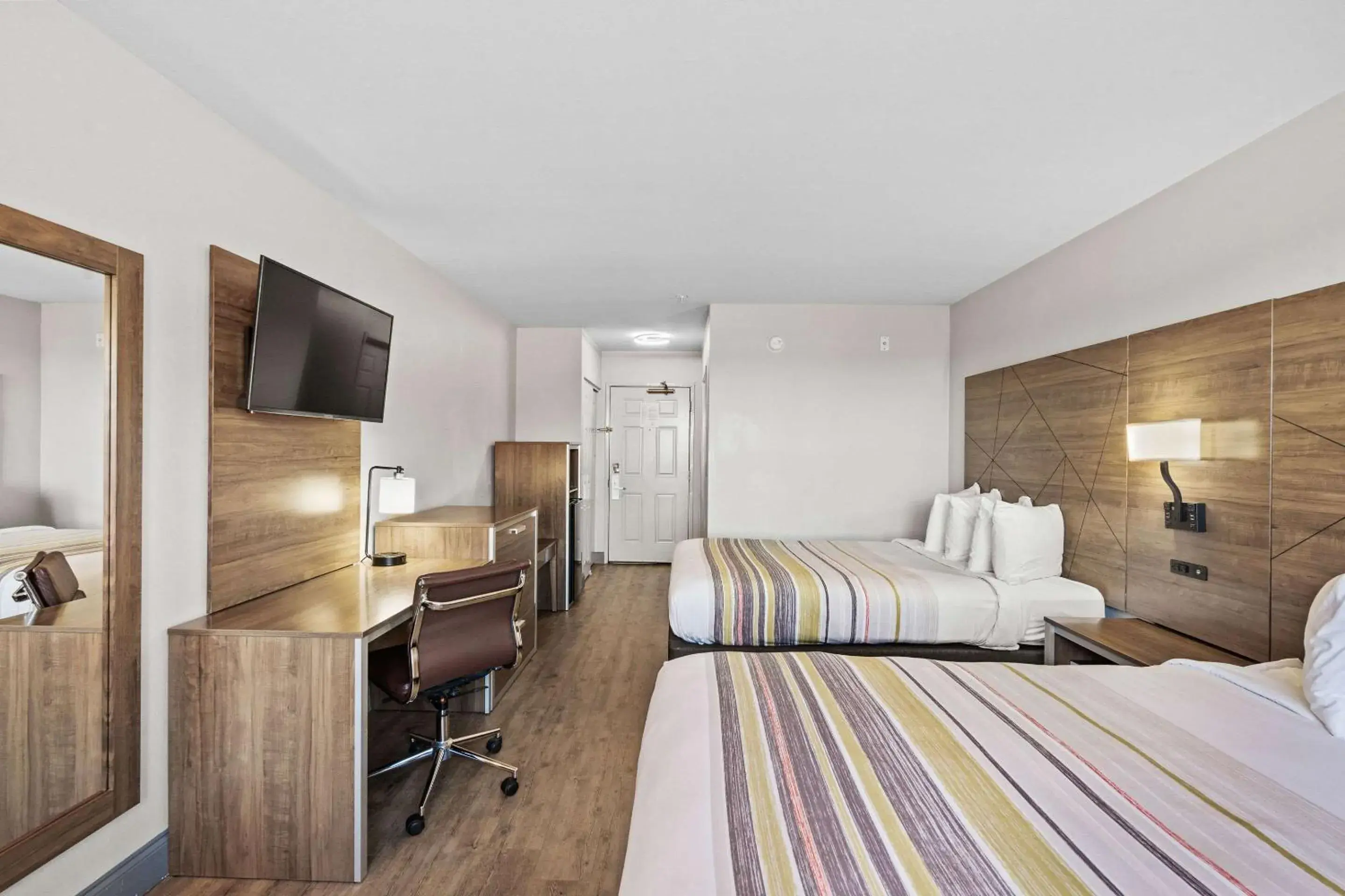 Premium Queen Room with Two Queen Beds - Non-Smoking in Country Inn & Suites by Radisson, Myrtle Beach, SC Premium Queen Room with Two Queen Beds - Non-Smoking in Country Inn & Suites by Radisson, Myrtle Beach, SC