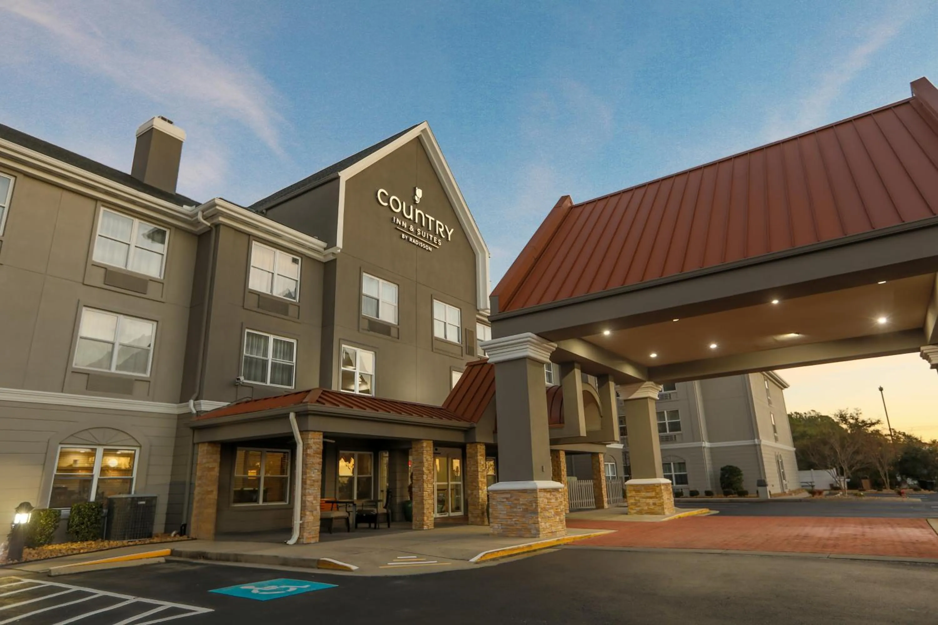 Property building in Country Inn & Suites by Radisson, Myrtle Beach, SC