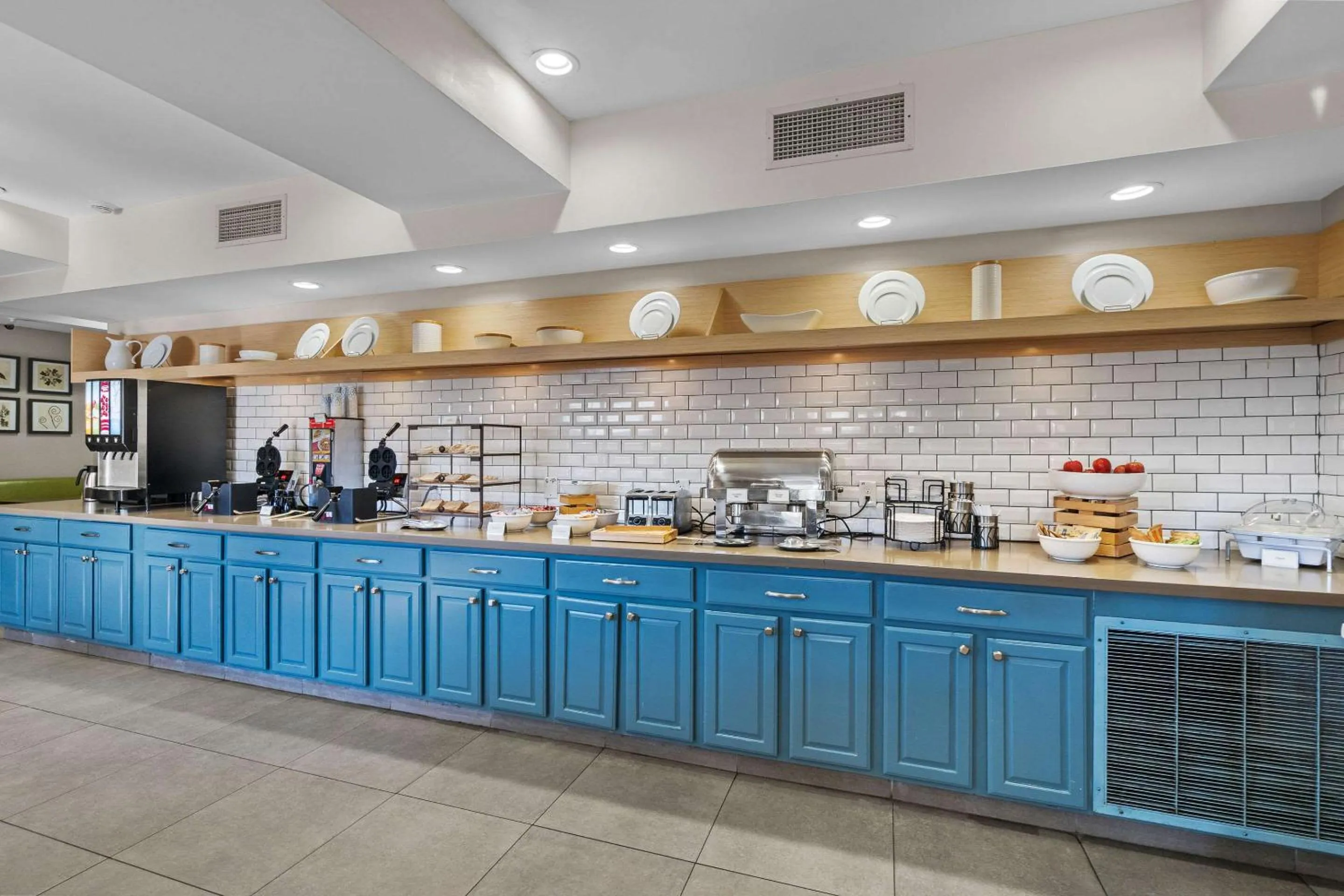 Breakfast in Country Inn & Suites by Radisson, Myrtle Beach, SC