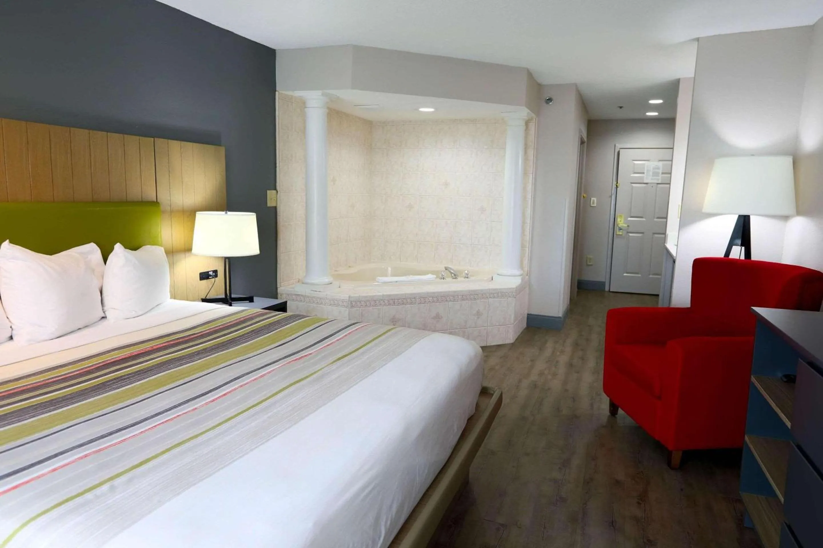 Bedroom, Bed in Country Inn & Suites by Radisson, Myrtle Beach, SC