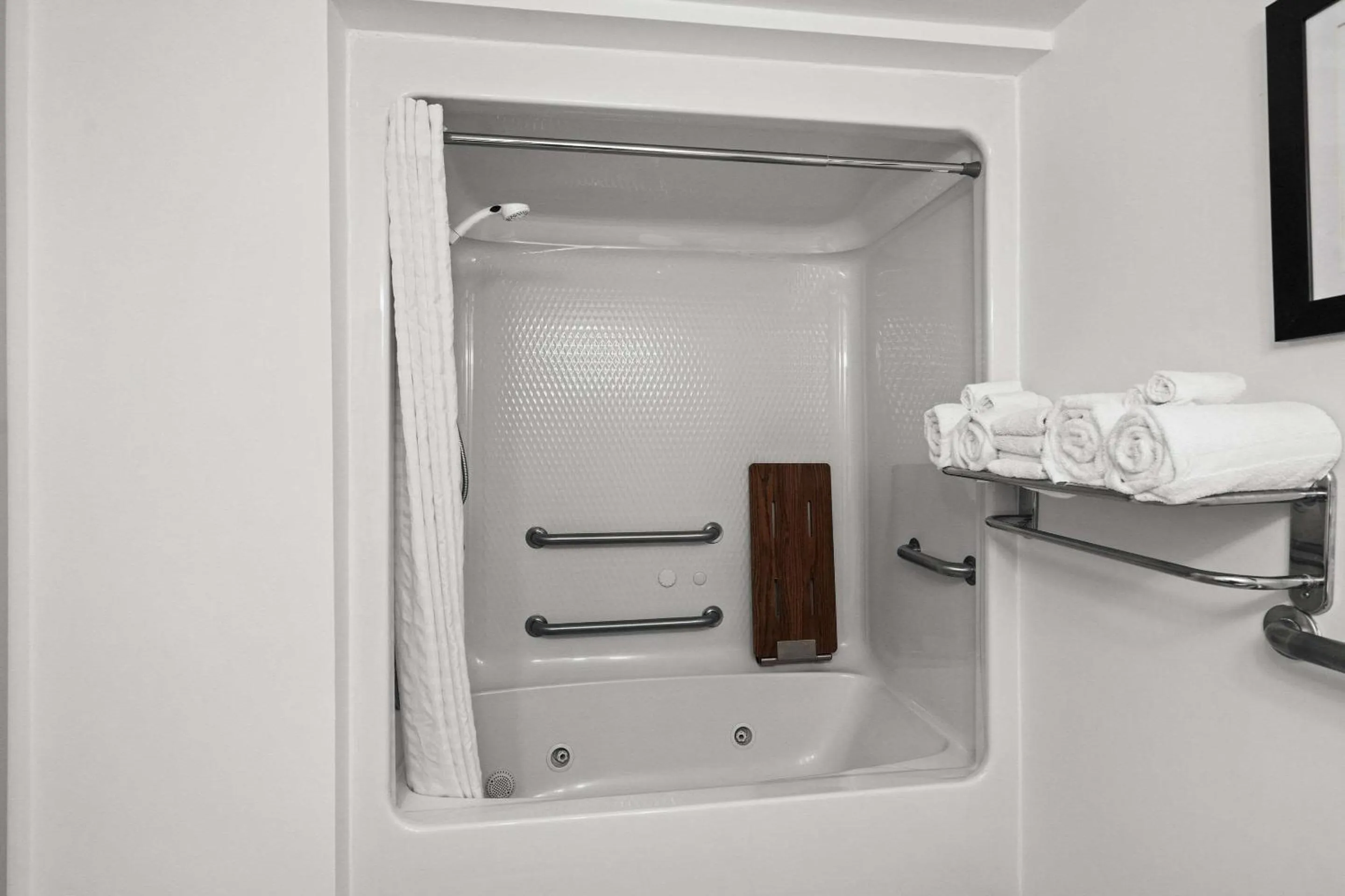 Bedroom in Country Inn & Suites by Radisson, Myrtle Beach, SC