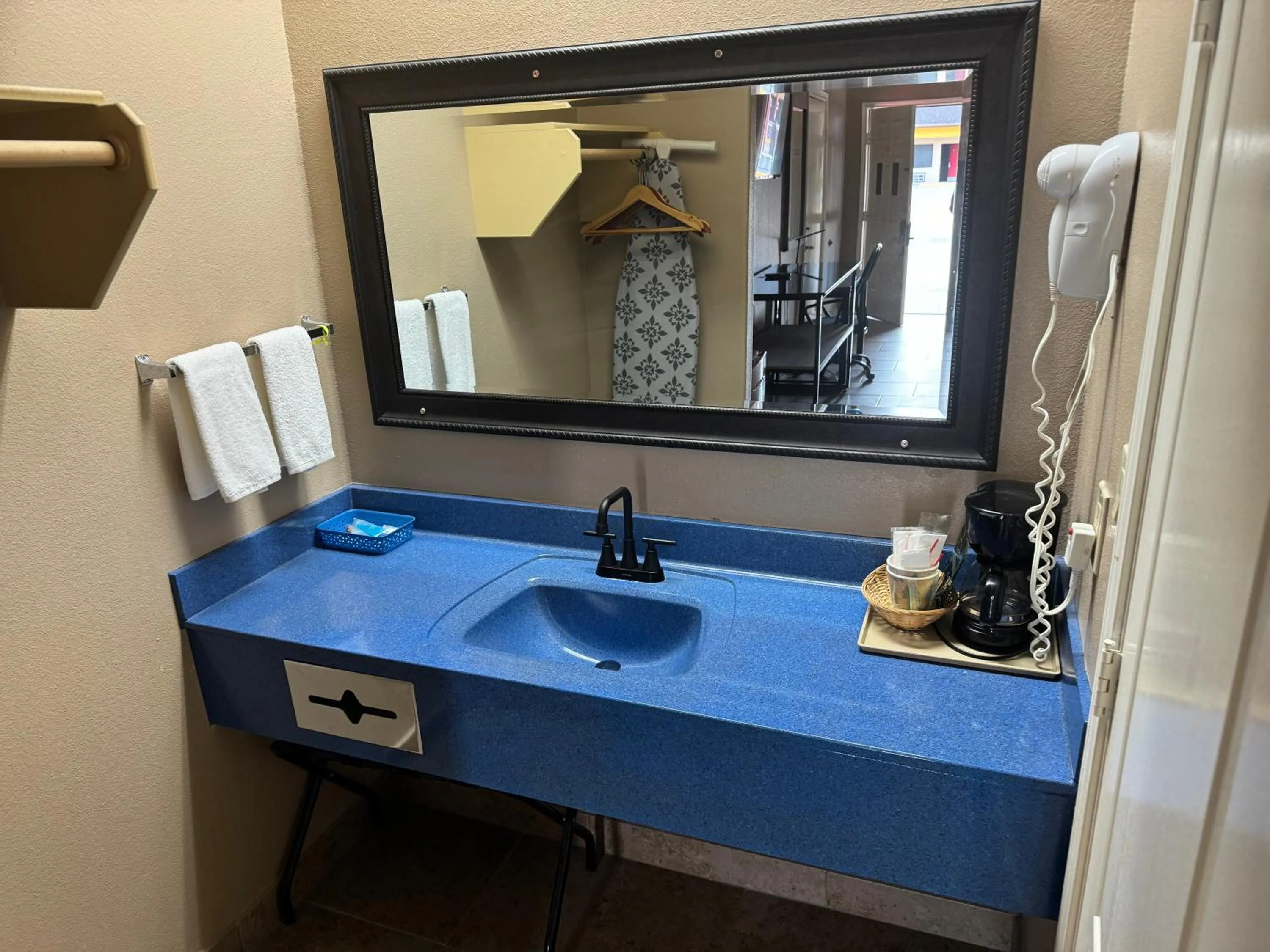 Los Fresnos Inn and Suites