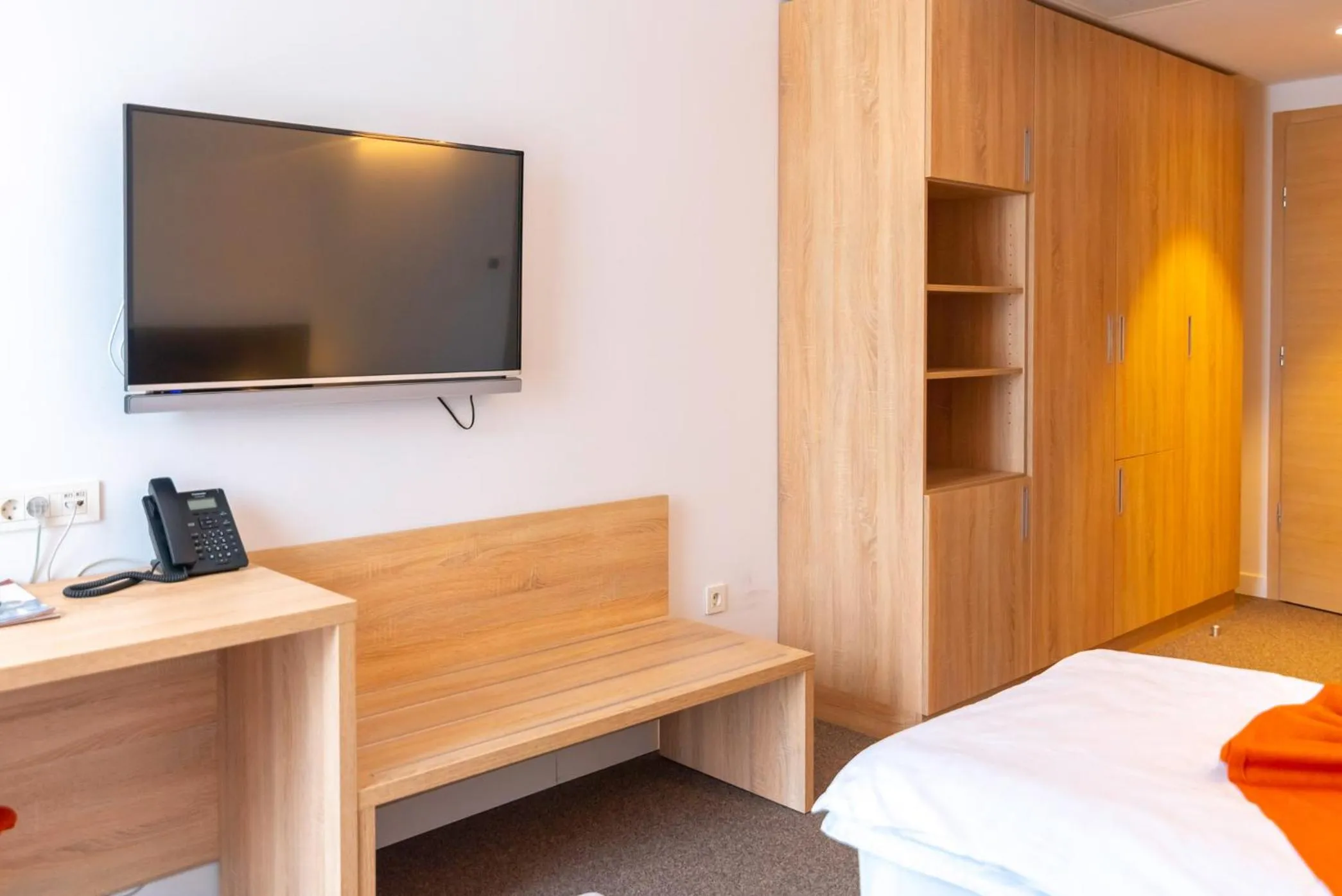 wardrobe, Bed in Hotel Park Superior 3*