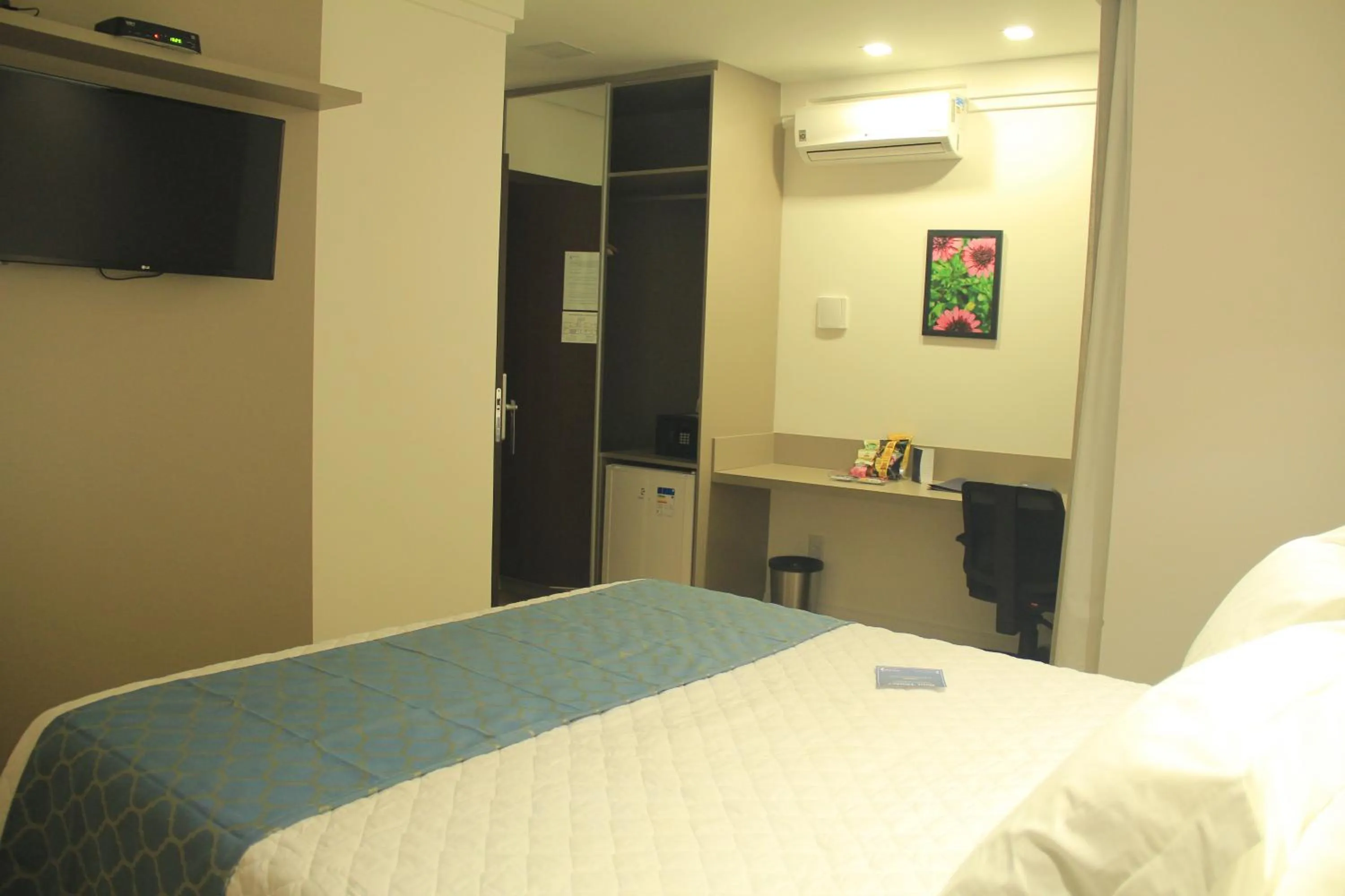 Bed in Blue Open Hotel