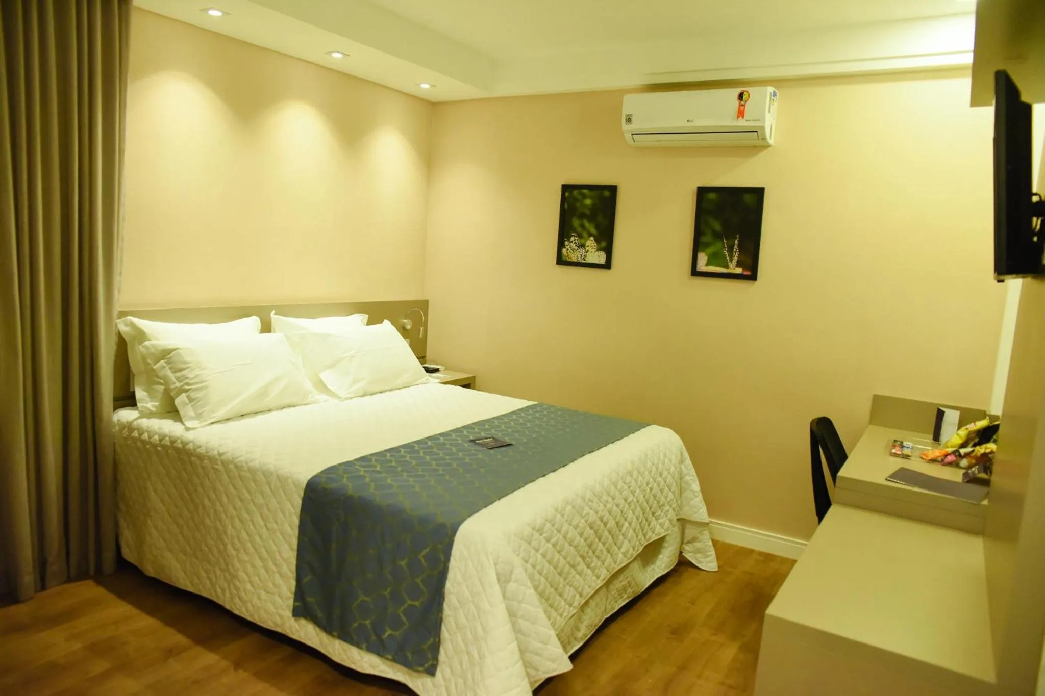 Bed in Blue Open Hotel