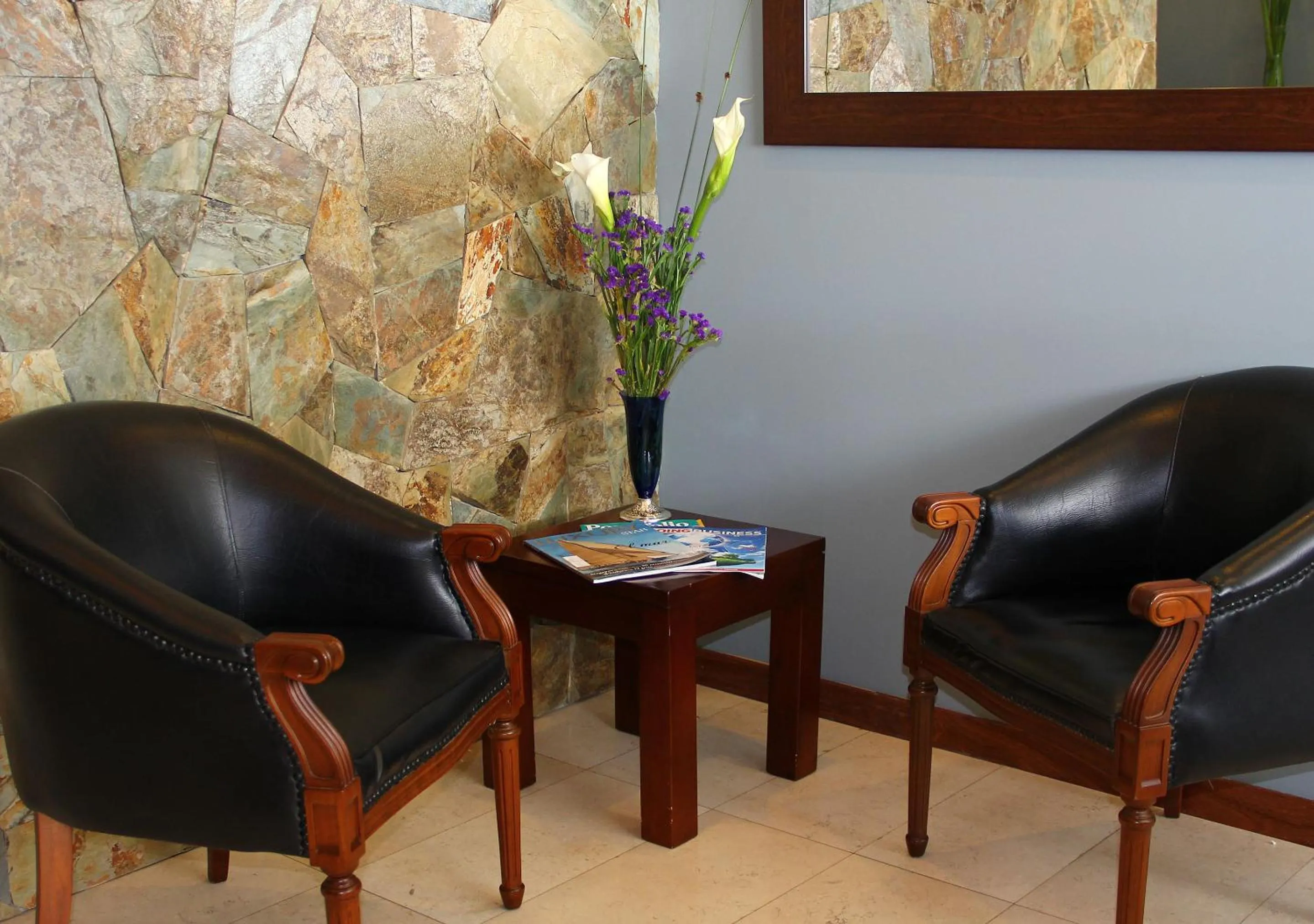 Lobby or reception in Apartasuites BellHouse Bogotá