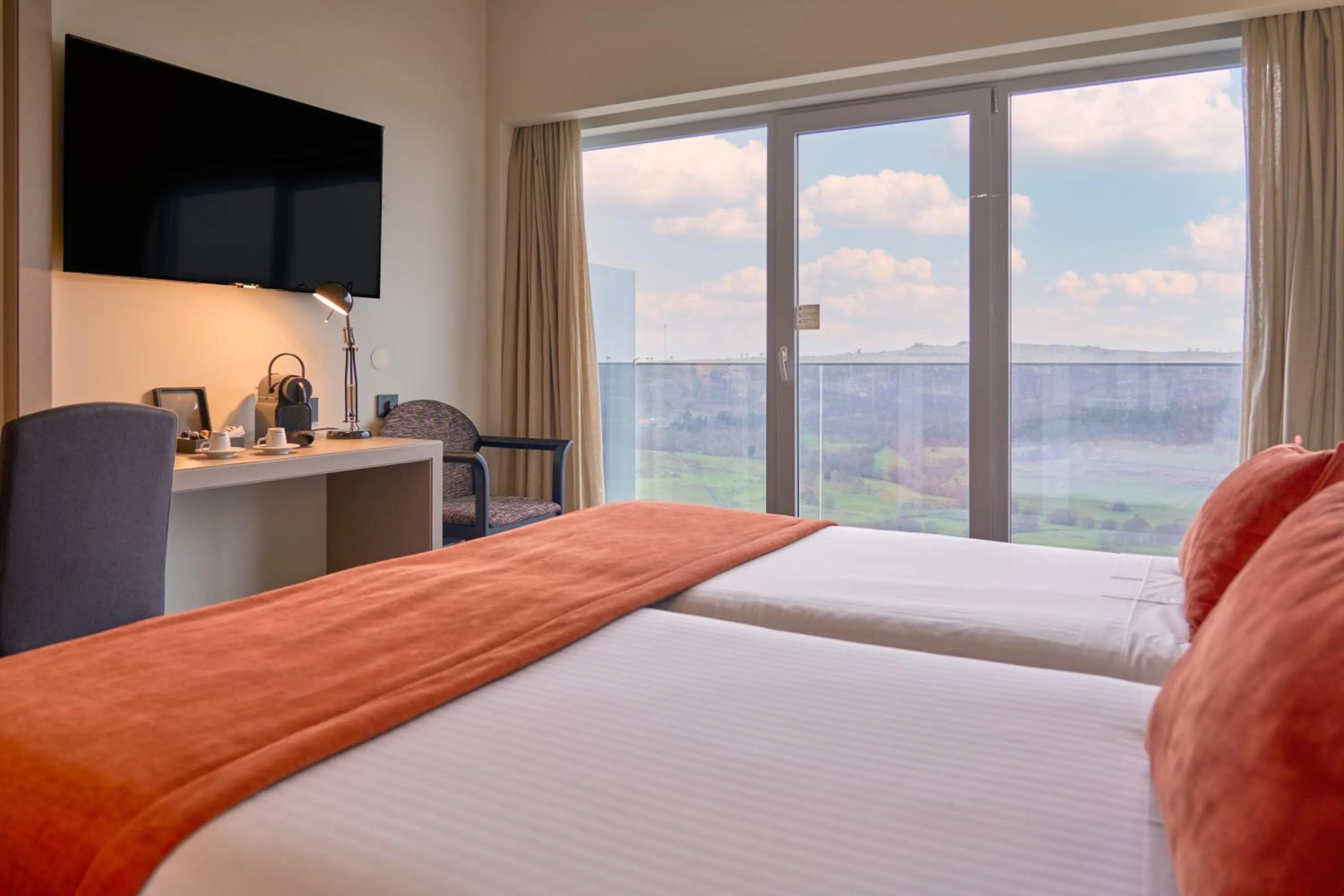 Bedroom, Bed in Hotel Versatile