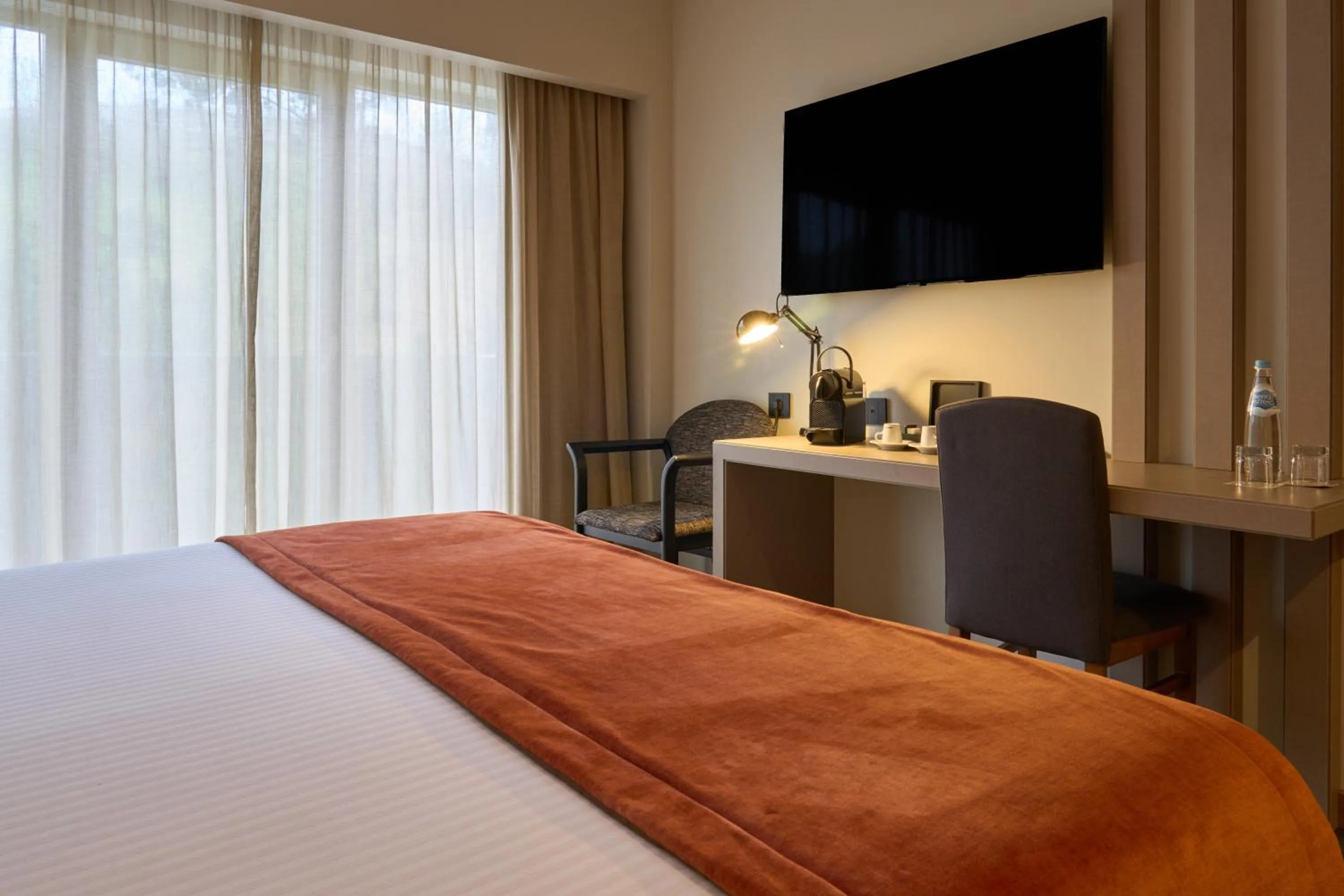 Bedroom, Bed in Hotel Versatile