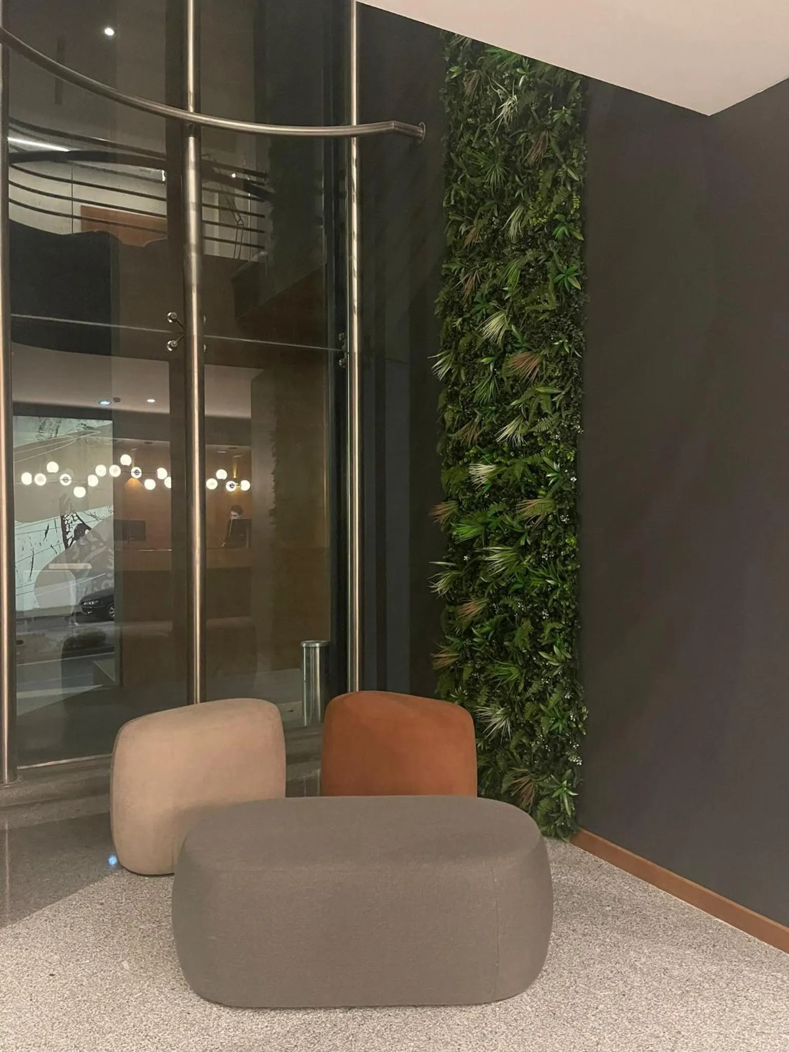 Seating area in Hotel Versatile