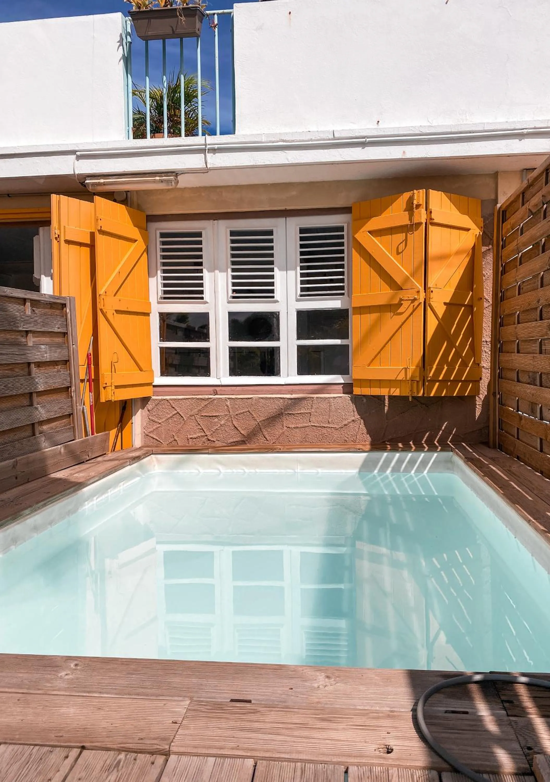 Swimming pool in Hotel Oasis