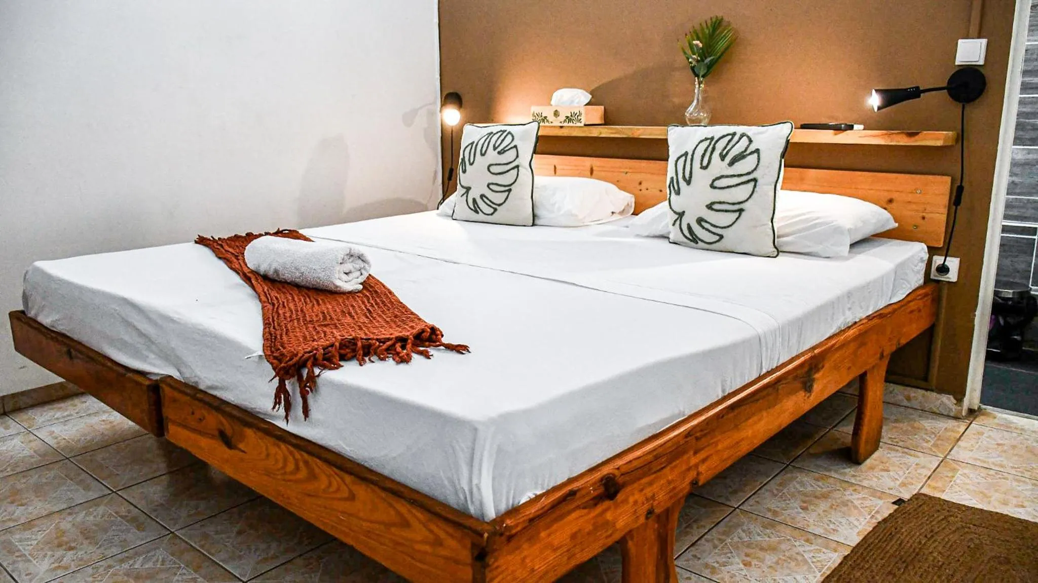 Property building, Bed in Hotel Oasis