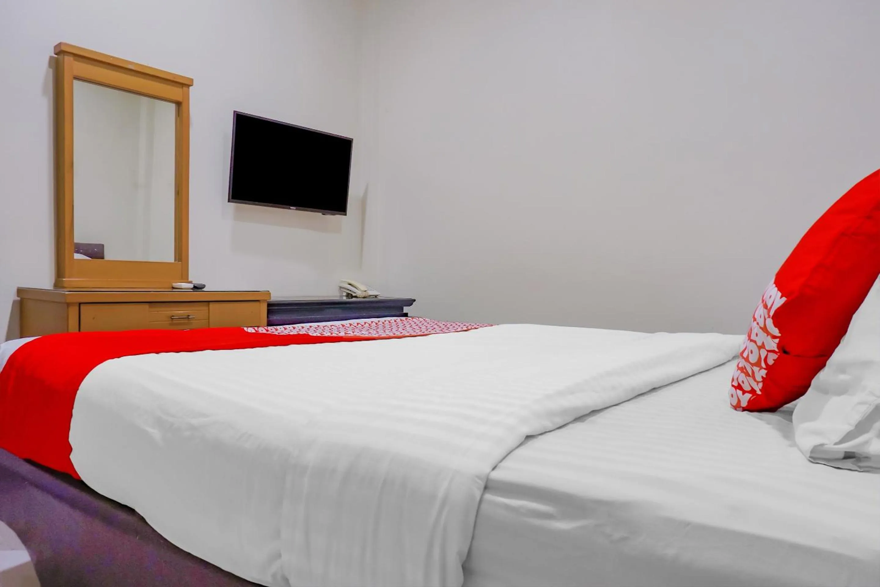 Bedroom, TV/Entertainment Center in OYO 117 Blueberry Homestay