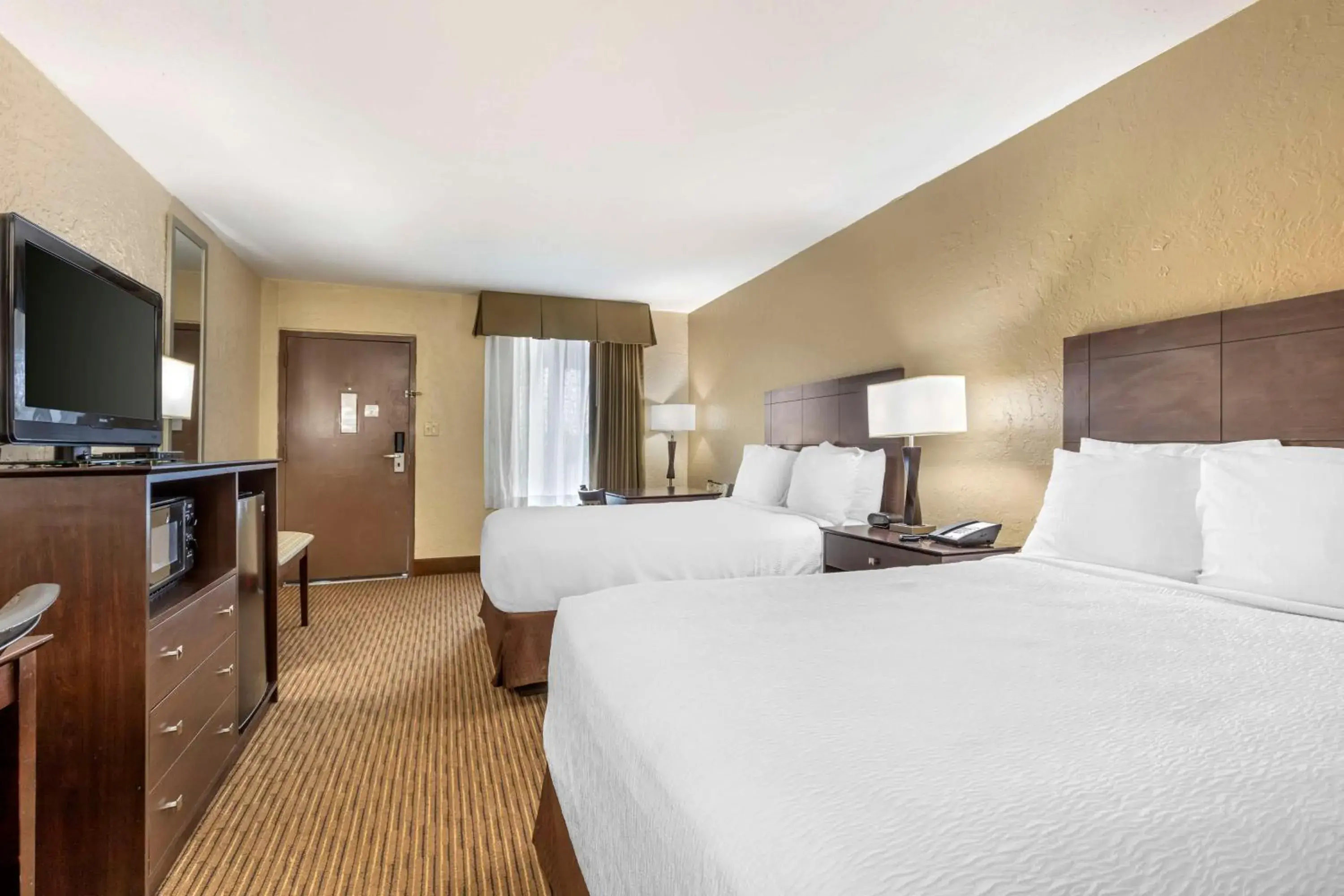 King Room with Roll-In Shower - Disability Access in Best Western of Hope King Room with Roll-In Shower - Disability Access in Best Western of Hope