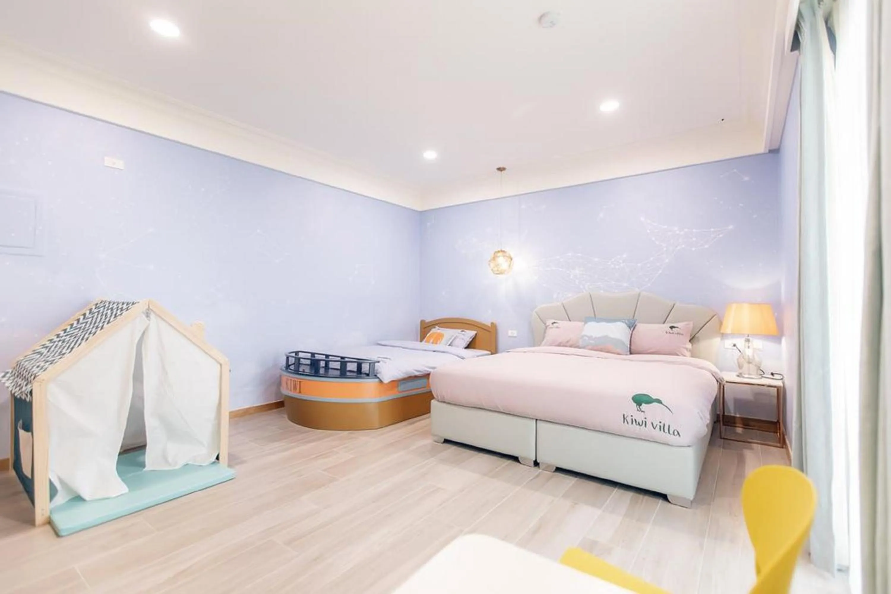 Decorative detail, Bed in Kiwi Villa