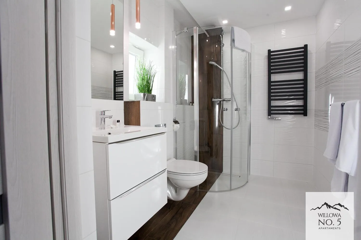 Shower in Willowa NO. 5 APARTAMENTS