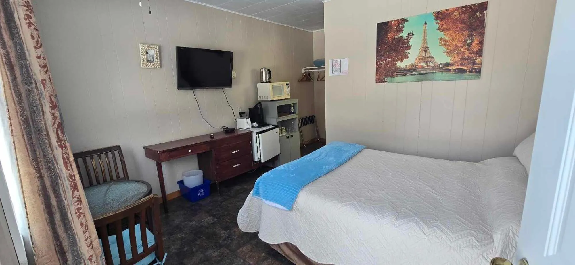 Bed in Motel Leblanc