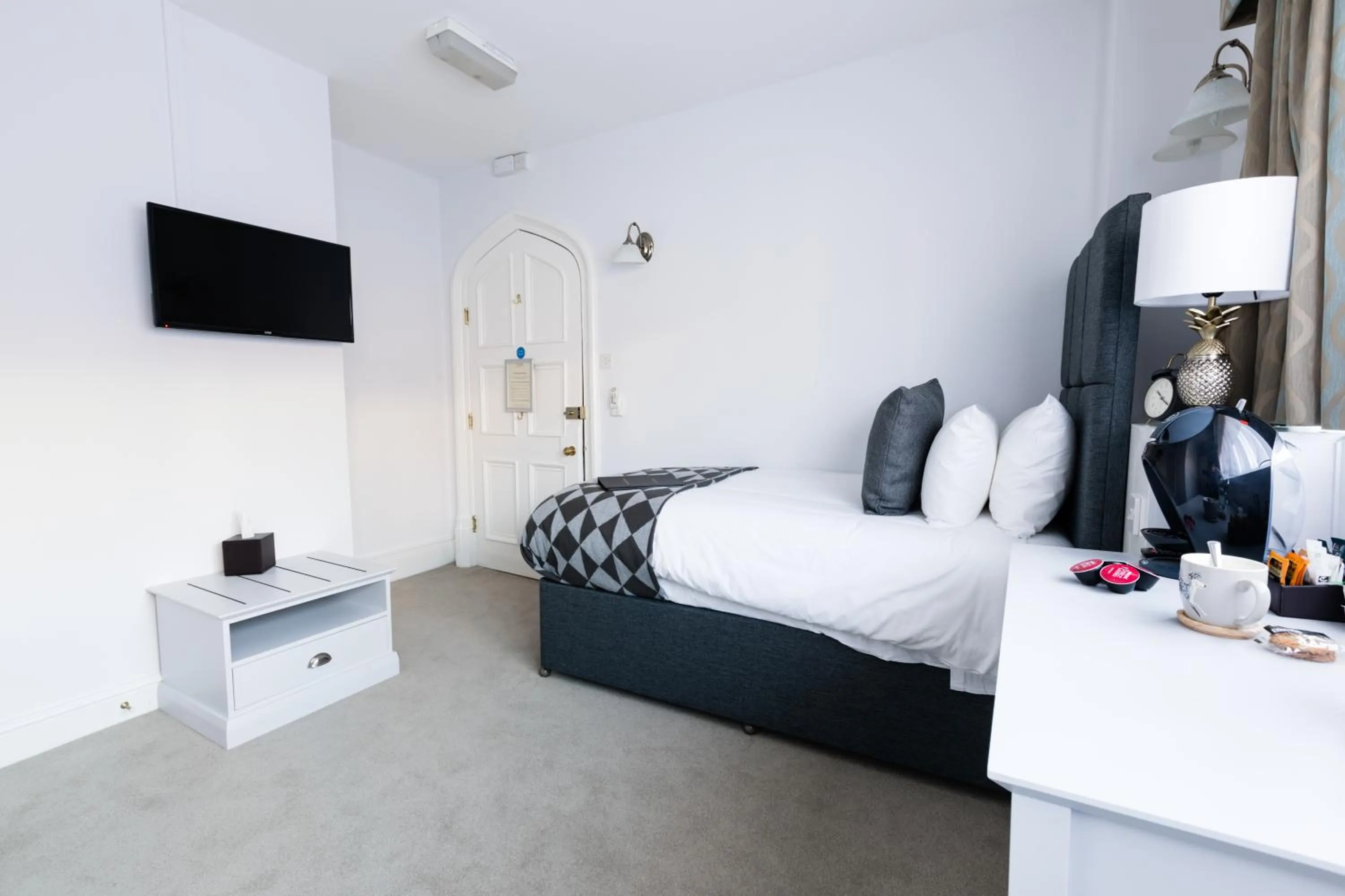 Bedroom, Bed in 4 Canon Lane