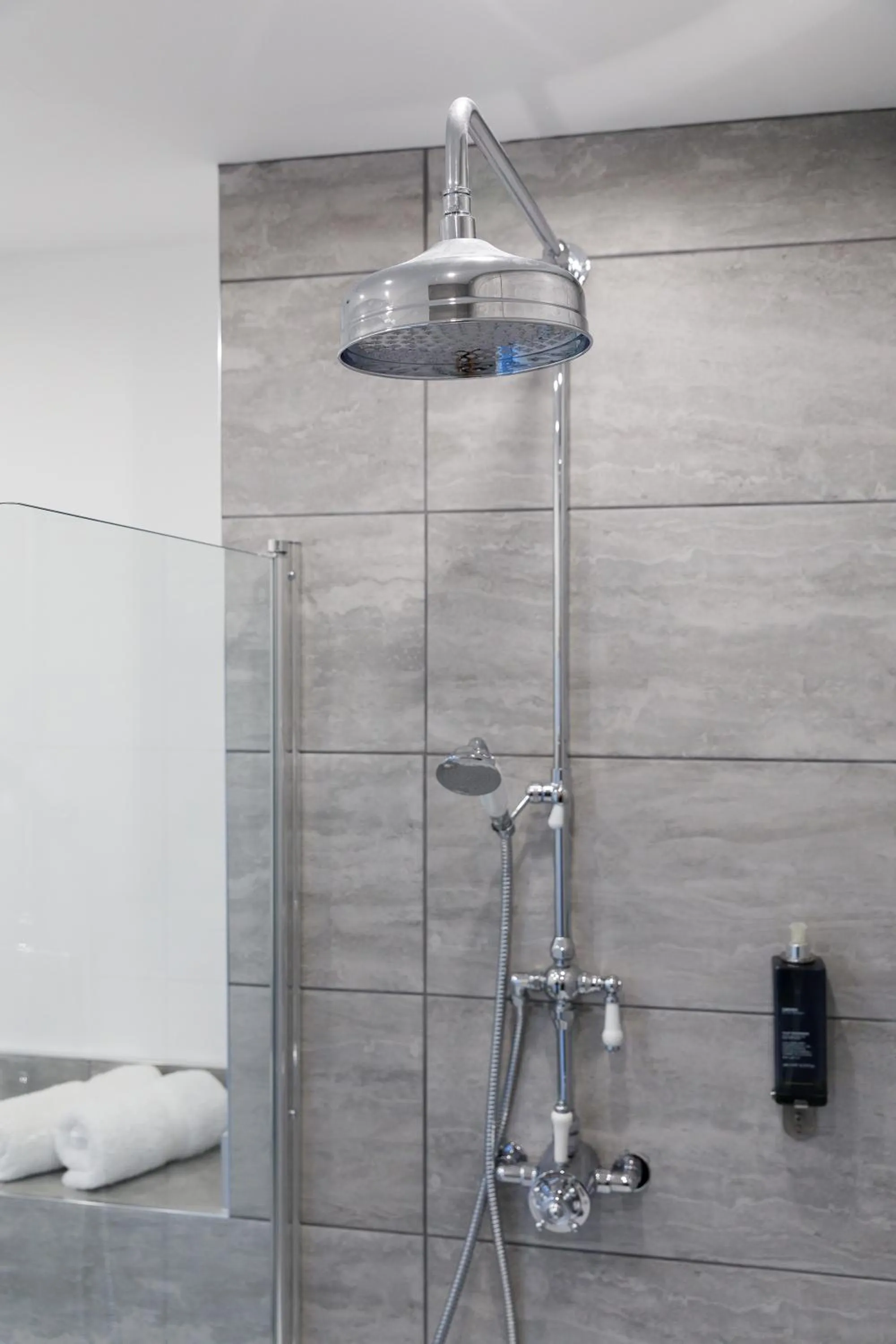 Shower in 4 Canon Lane