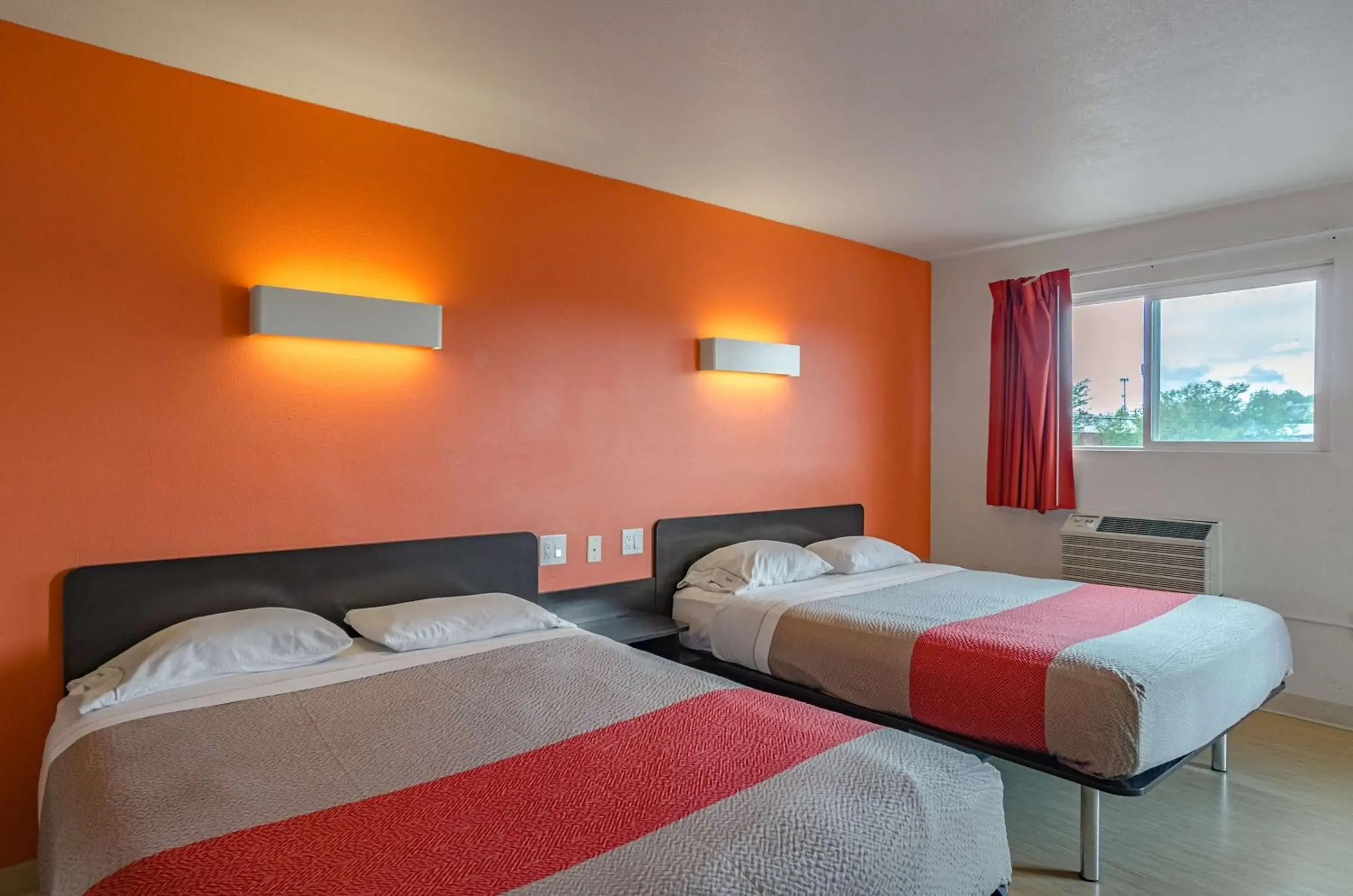 Quadruple Room - Non-Smoking in Motel 6 Riverton WY Quadruple Room - Non-Smoking in Motel 6 Riverton WY