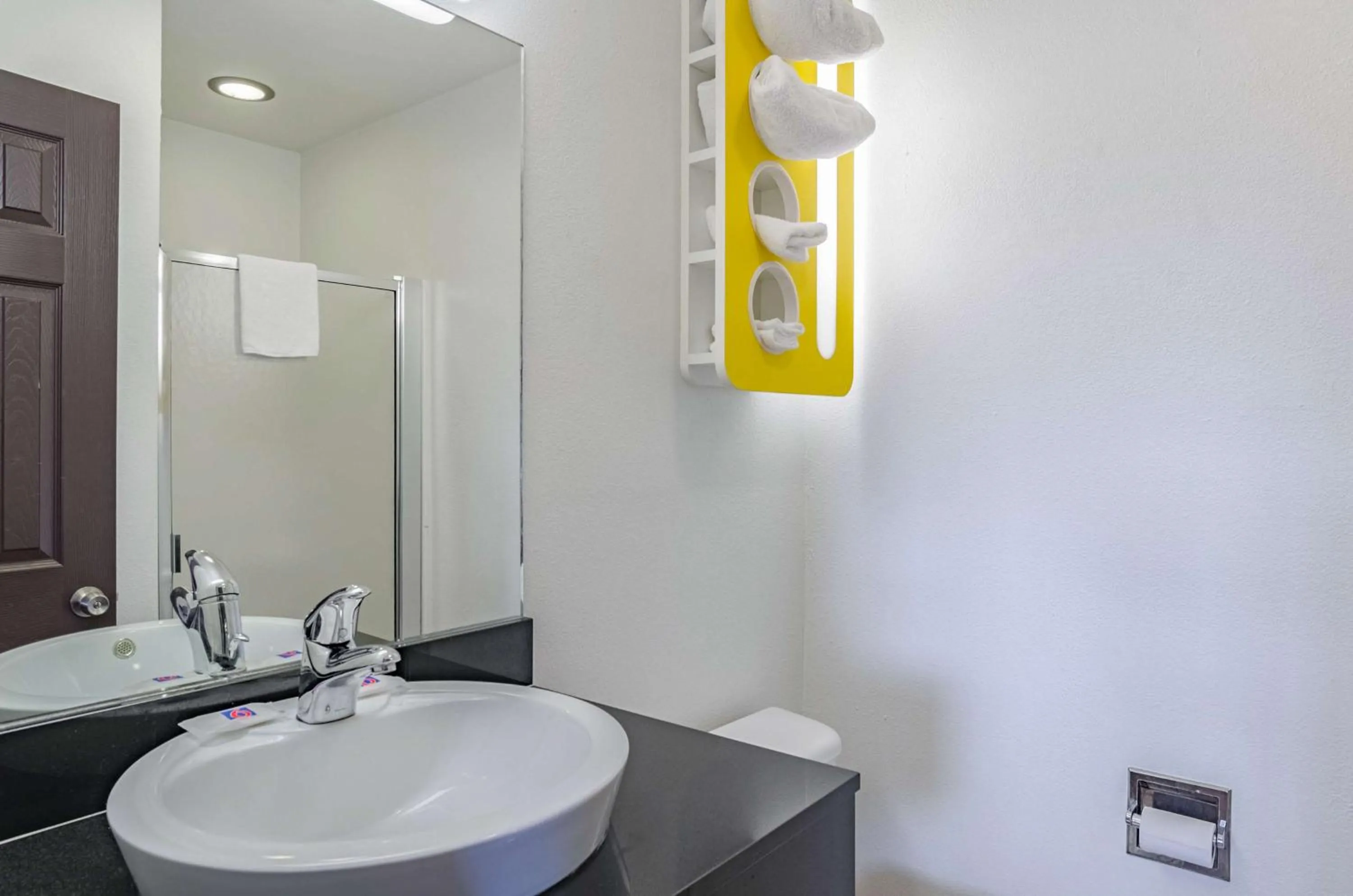 Bedroom in Motel 6 Riverton WY