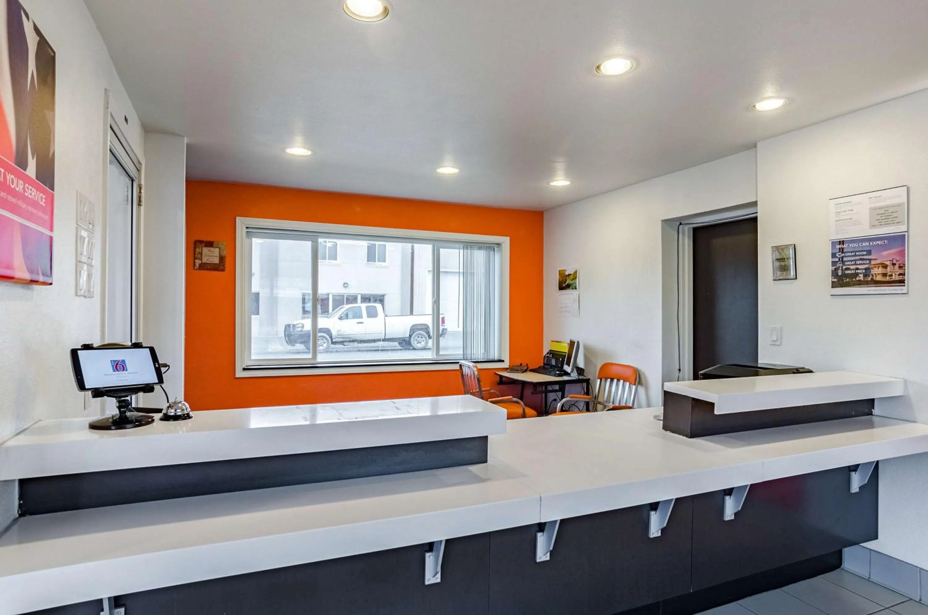 Lobby or reception in Motel 6 Riverton WY