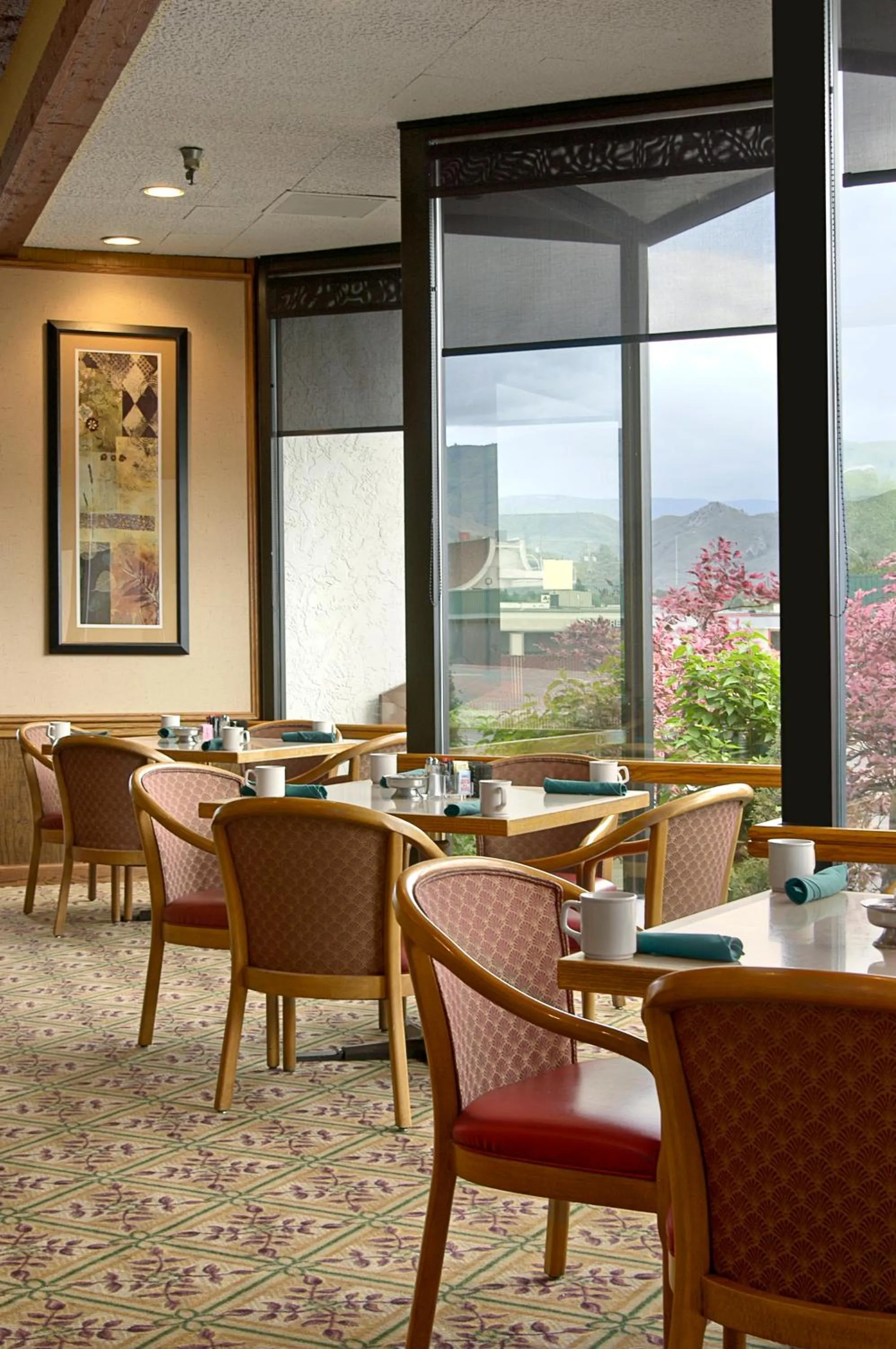 Restaurant/places to eat in Red Lion Hotel Wenatchee City Center