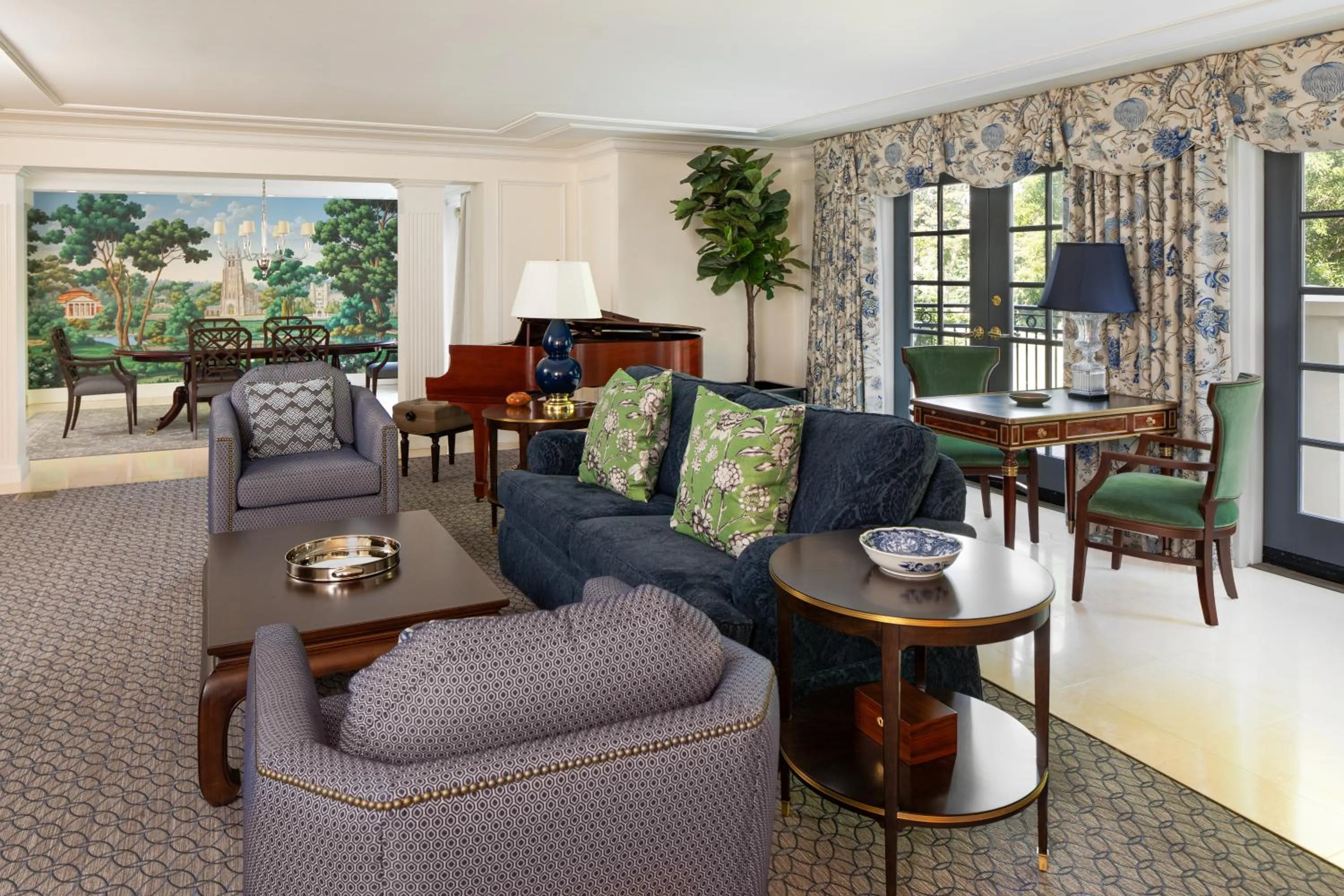 Living room in Washington Duke Inn & Golf Club