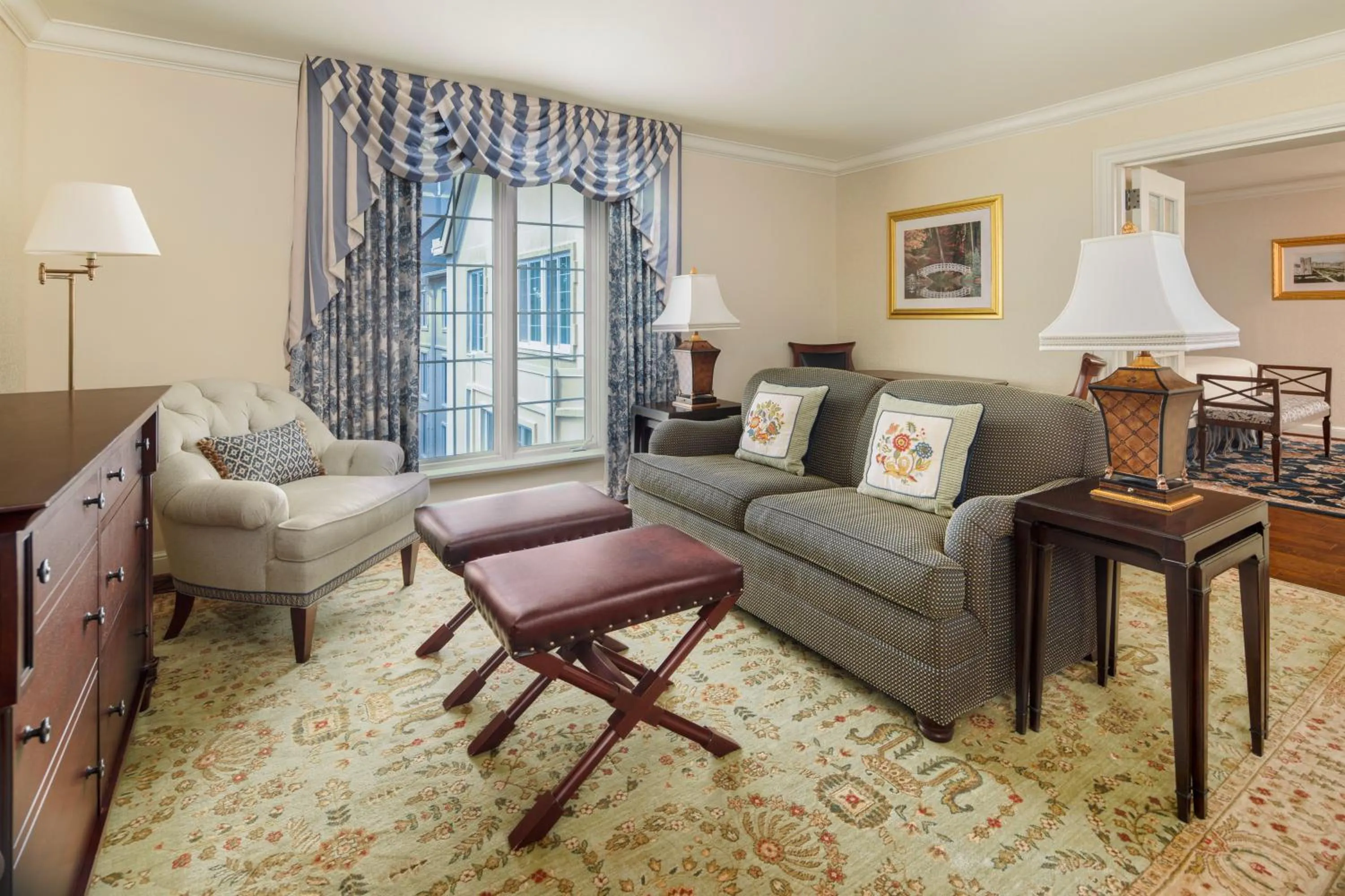 Living room in Washington Duke Inn & Golf Club