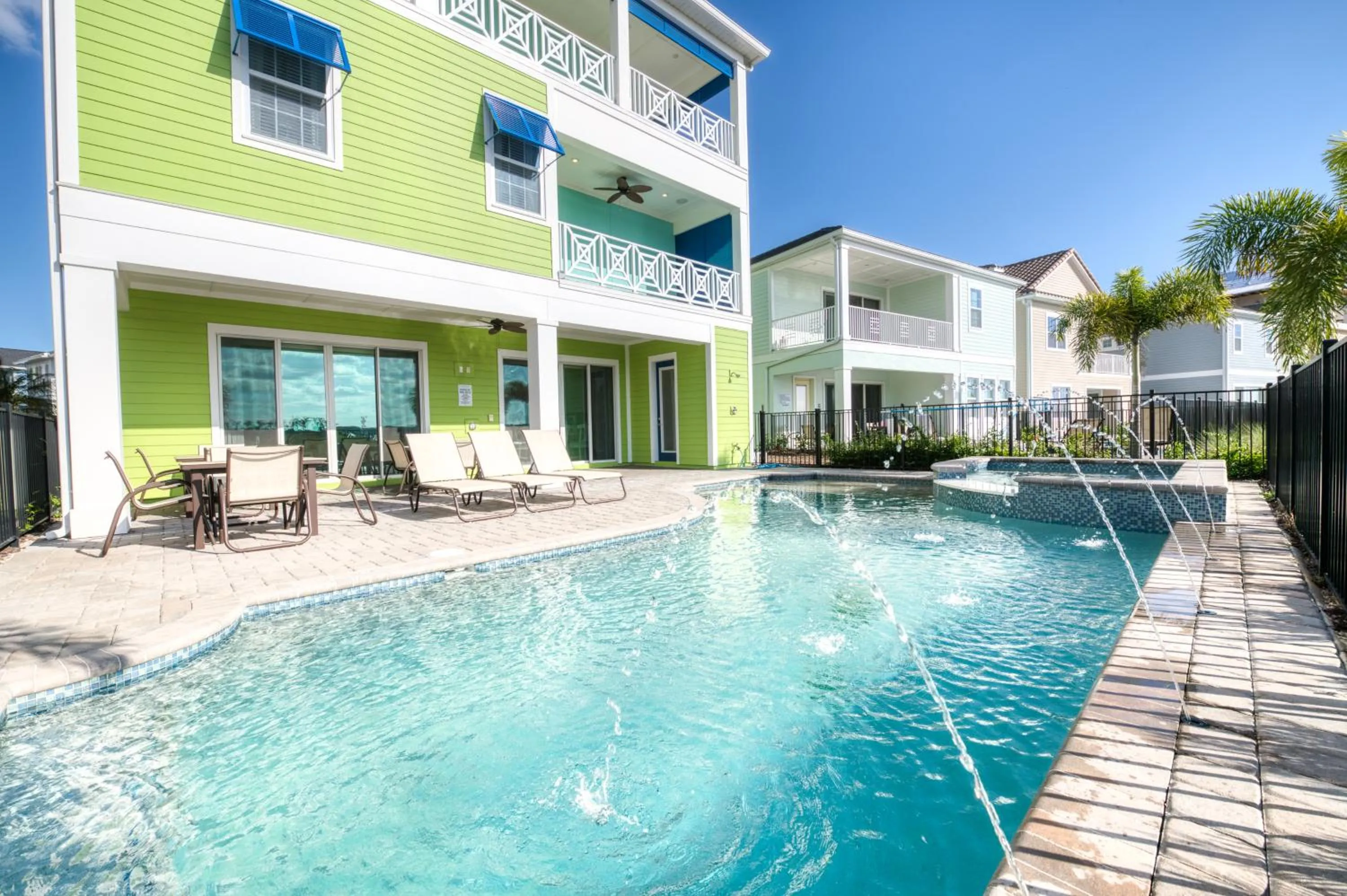 Swimming pool in Margaritaville Cottages Orlando by Rentyl with H2O Waterpark