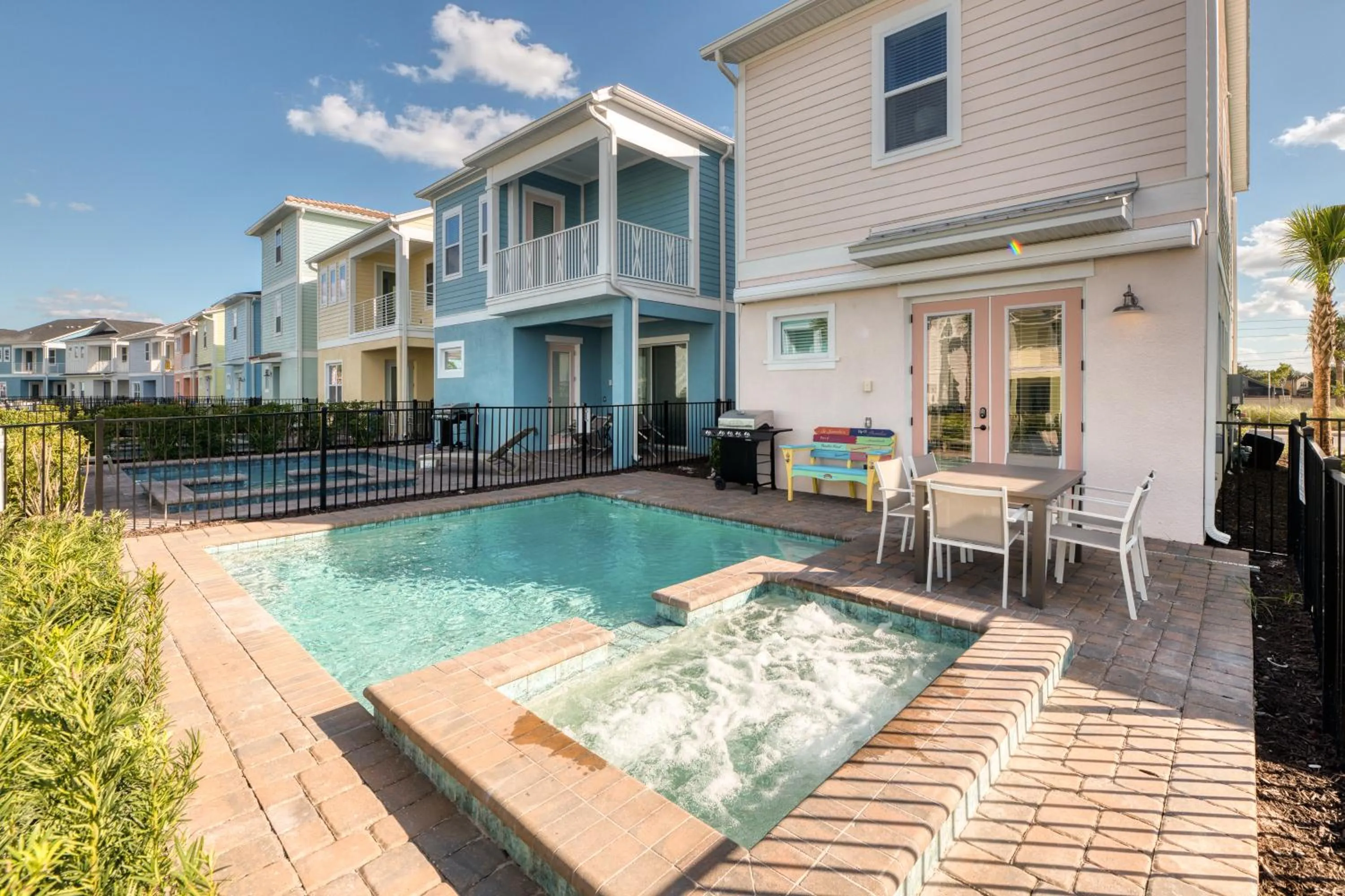 Swimming pool in Margaritaville Cottages Orlando by Rentyl with H2O Waterpark