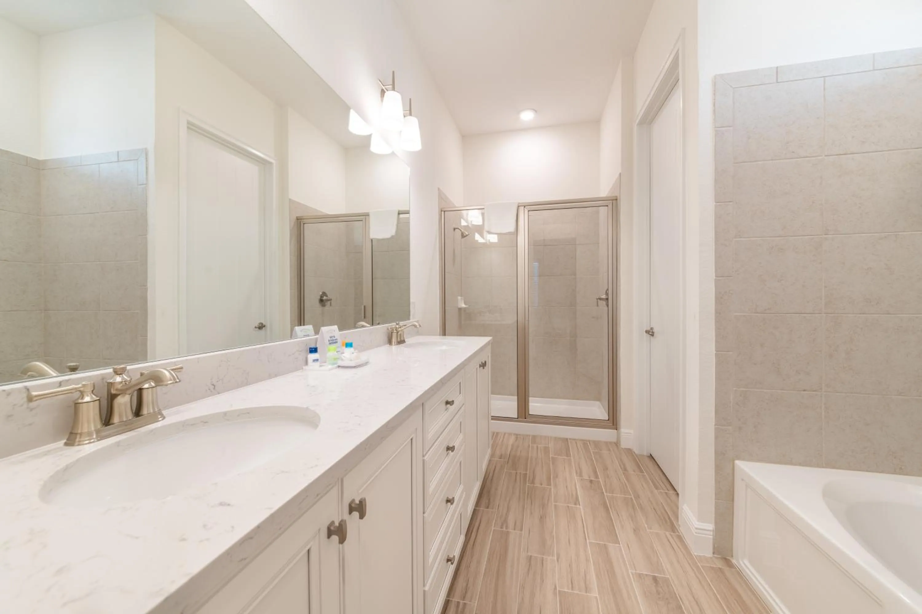 Shower in Margaritaville Cottages Orlando by Rentyl with H2O Waterpark