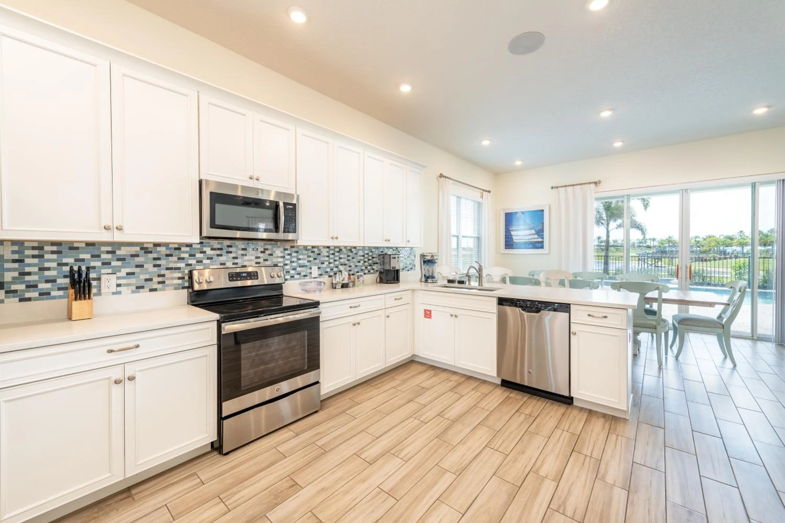 Kitchen or kitchenette in Margaritaville Cottages Orlando by Rentyl with H2O Waterpark