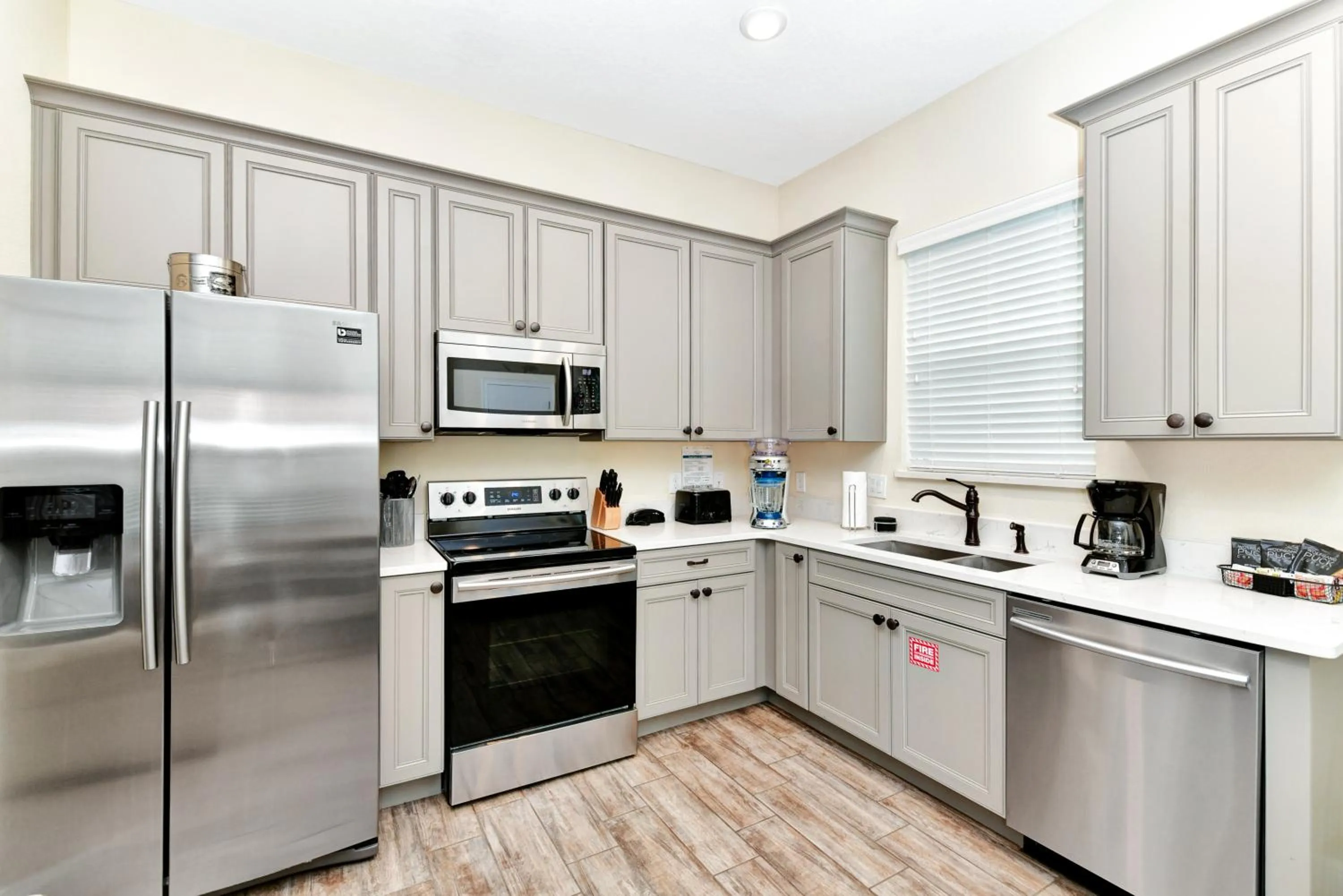 Kitchen or kitchenette in Margaritaville Cottages Orlando by Rentyl with H2O Waterpark